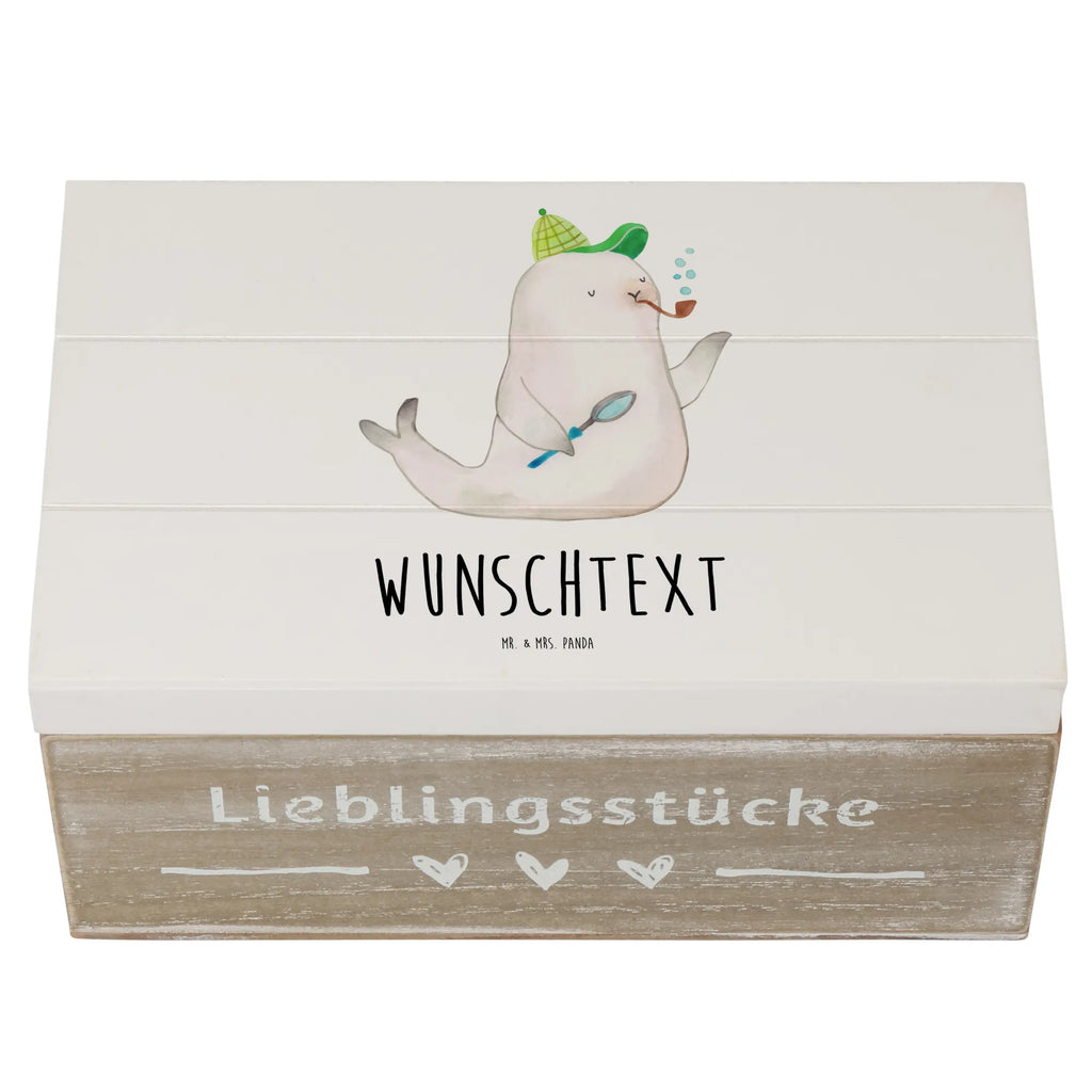 Personalisierte Holzkiste Robbe Sherlock Holzkiste mit Namen, Kiste mit Namen, Schatzkiste mit Namen, Truhe mit Namen, Schatulle mit Namen, Erinnerungsbox mit Namen, Erinnerungskiste, mit Namen, Dekokiste mit Namen, Aufbewahrungsbox mit Namen, Holzkiste Personalisiert, Kiste Personalisiert, Schatzkiste Personalisiert, Truhe Personalisiert, Schatulle Personalisiert, Erinnerungsbox Personalisiert, Erinnerungskiste Personalisiert, Dekokiste Personalisiert, Aufbewahrungsbox Personalisiert, Geschenkbox personalisiert, GEschenkdose personalisiert, Tiermotive, Gute Laune, lustige Sprüche, Tiere