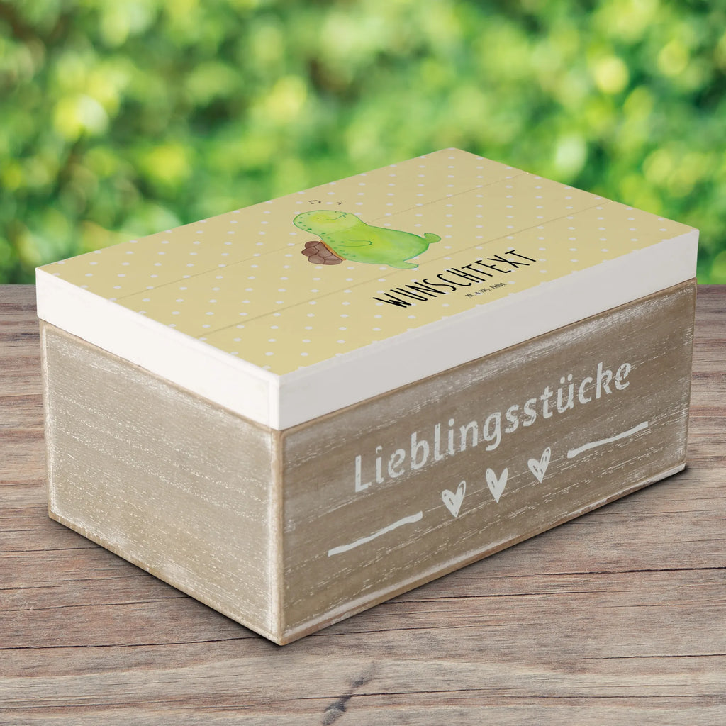 Personalisierte Holzkiste Schildkröte Pfeifen Holzkiste mit Namen, Kiste mit Namen, Schatzkiste mit Namen, Truhe mit Namen, Schatulle mit Namen, Erinnerungsbox mit Namen, Erinnerungskiste, mit Namen, Dekokiste mit Namen, Aufbewahrungsbox mit Namen, Holzkiste Personalisiert, Kiste Personalisiert, Schatzkiste Personalisiert, Truhe Personalisiert, Schatulle Personalisiert, Erinnerungsbox Personalisiert, Erinnerungskiste Personalisiert, Dekokiste Personalisiert, Aufbewahrungsbox Personalisiert, Geschenkbox personalisiert, GEschenkdose personalisiert, Schildkröte, Schildi, Schildkröten, fröhlich, Glück, Motivation, Lebensfreude, Depression, Trennung, Neuanfang