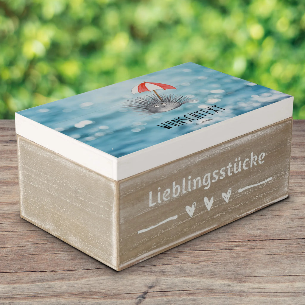 Personalisierte Holzkiste Seeigel Holzkiste mit Namen, Kiste mit Namen, Schatzkiste mit Namen, Truhe mit Namen, Schatulle mit Namen, Erinnerungsbox mit Namen, Erinnerungskiste, mit Namen, Dekokiste mit Namen, Aufbewahrungsbox mit Namen, Holzkiste Personalisiert, Kiste Personalisiert, Schatzkiste Personalisiert, Truhe Personalisiert, Schatulle Personalisiert, Erinnerungsbox Personalisiert, Erinnerungskiste Personalisiert, Dekokiste Personalisiert, Aufbewahrungsbox Personalisiert, Geschenkbox personalisiert, GEschenkdose personalisiert, Meerestiere, Meer, Urlaub, Seeigel, Achtsamkeit, Selbstakzeptanz, Selbstliebe, Hier und Jetzt, Leben, Lebe