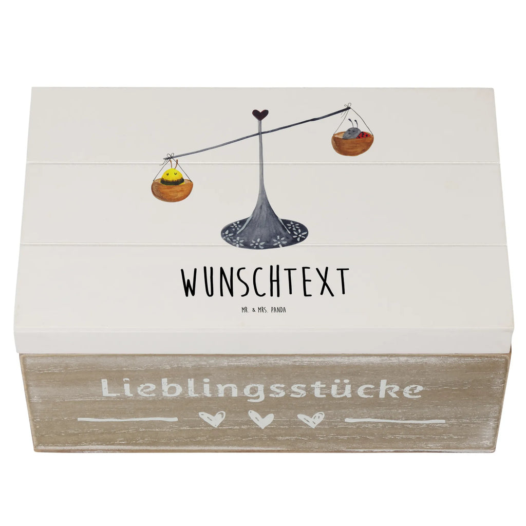 Personalisierte Holzkiste Sternzeichen Waage Holzkiste mit Namen, Kiste mit Namen, Schatzkiste mit Namen, Truhe mit Namen, Schatulle mit Namen, Erinnerungsbox mit Namen, Erinnerungskiste, mit Namen, Dekokiste mit Namen, Aufbewahrungsbox mit Namen, Holzkiste Personalisiert, Kiste Personalisiert, Schatzkiste Personalisiert, Truhe Personalisiert, Schatulle Personalisiert, Erinnerungsbox Personalisiert, Erinnerungskiste Personalisiert, Dekokiste Personalisiert, Aufbewahrungsbox Personalisiert, Geschenkbox personalisiert, GEschenkdose personalisiert, Tierkreiszeichen, Sternzeichen, Horoskop, Astrologie, Aszendent, Waage, Waage Geschenk, Waage Sternzeichen, Geschenk Oktober, Geschenk September, Geburtstag Oktober, Geburtstag September, Gleichgewicht, Marienkäfer, Hummel, Biene