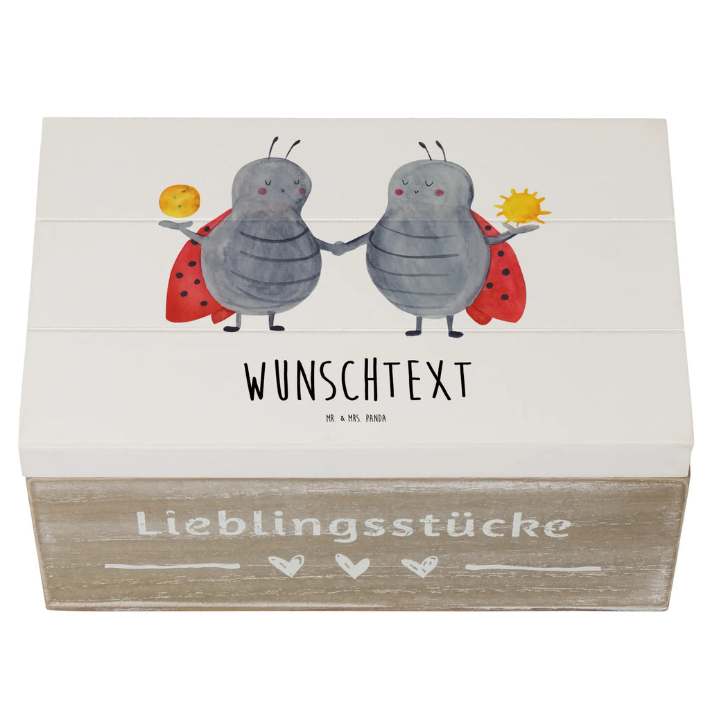 Personalisierte Holzkiste Sternzeichen Zwilling Holzkiste mit Namen, Kiste mit Namen, Schatzkiste mit Namen, Truhe mit Namen, Schatulle mit Namen, Erinnerungsbox mit Namen, Erinnerungskiste, mit Namen, Dekokiste mit Namen, Aufbewahrungsbox mit Namen, Holzkiste Personalisiert, Kiste Personalisiert, Schatzkiste Personalisiert, Truhe Personalisiert, Schatulle Personalisiert, Erinnerungsbox Personalisiert, Erinnerungskiste Personalisiert, Dekokiste Personalisiert, Aufbewahrungsbox Personalisiert, Geschenkbox personalisiert, GEschenkdose personalisiert, Tierkreiszeichen, Sternzeichen, Horoskop, Astrologie, Aszendent, Zwillinge, Zwilling Geschenk, Zwilling Sternzeichen, Geburtstag Mai, Geschenk Mai, Geschenk Juni, Marienkäfer, Glückskäfer, Zwillingsbruder, Zwillingsschwester