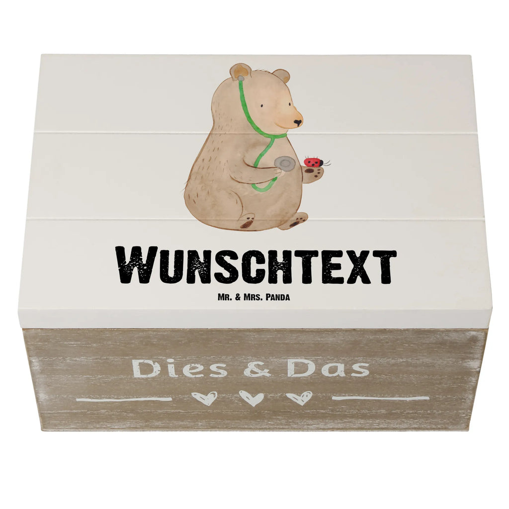 Personalisierte Holzkiste Bär Arzt Holzkiste mit Namen, Kiste mit Namen, Schatzkiste mit Namen, Truhe mit Namen, Schatulle mit Namen, Erinnerungsbox mit Namen, Erinnerungskiste, mit Namen, Dekokiste mit Namen, Aufbewahrungsbox mit Namen, Holzkiste Personalisiert, Kiste Personalisiert, Schatzkiste Personalisiert, Truhe Personalisiert, Schatulle Personalisiert, Erinnerungsbox Personalisiert, Erinnerungskiste Personalisiert, Dekokiste Personalisiert, Aufbewahrungsbox Personalisiert, Geschenkbox personalisiert, GEschenkdose personalisiert, Bär, Teddy, Teddybär, Arzt, Ärztin, Doktor, Professor, Doktorin, Professorin