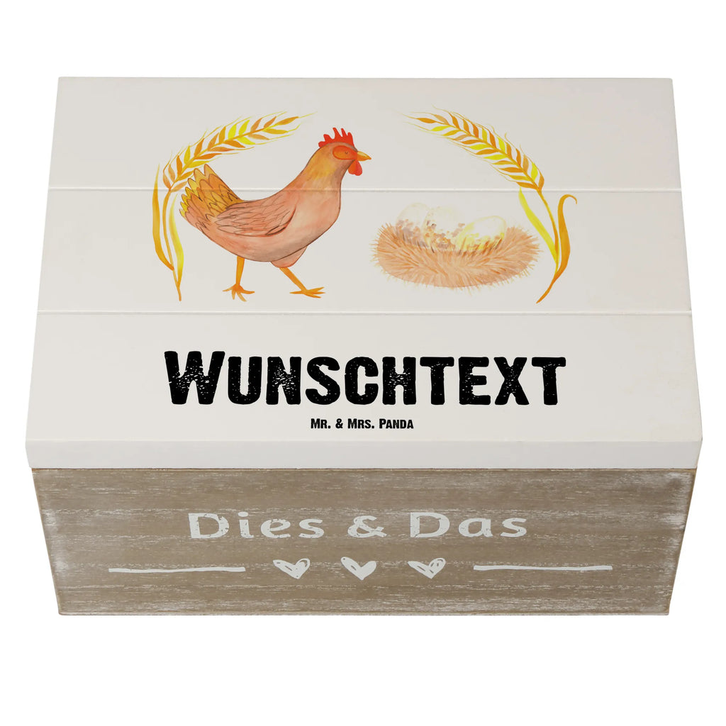 Personalisierte Holzkiste Huhn stolz Holzkiste mit Namen, Kiste mit Namen, Schatzkiste mit Namen, Truhe mit Namen, Schatulle mit Namen, Erinnerungsbox mit Namen, Erinnerungskiste, mit Namen, Dekokiste mit Namen, Aufbewahrungsbox mit Namen, Holzkiste Personalisiert, Kiste Personalisiert, Schatzkiste Personalisiert, Truhe Personalisiert, Schatulle Personalisiert, Erinnerungsbox Personalisiert, Erinnerungskiste Personalisiert, Dekokiste Personalisiert, Aufbewahrungsbox Personalisiert, Geschenkbox personalisiert, GEschenkdose personalisiert, Bauernhof, Hoftiere, Landwirt, Landwirtin, Hahn, Henne, Hühner, Eier, Hof, Landleben, Motivation, Geburt, Magie, Spruch, Schwangerschaft