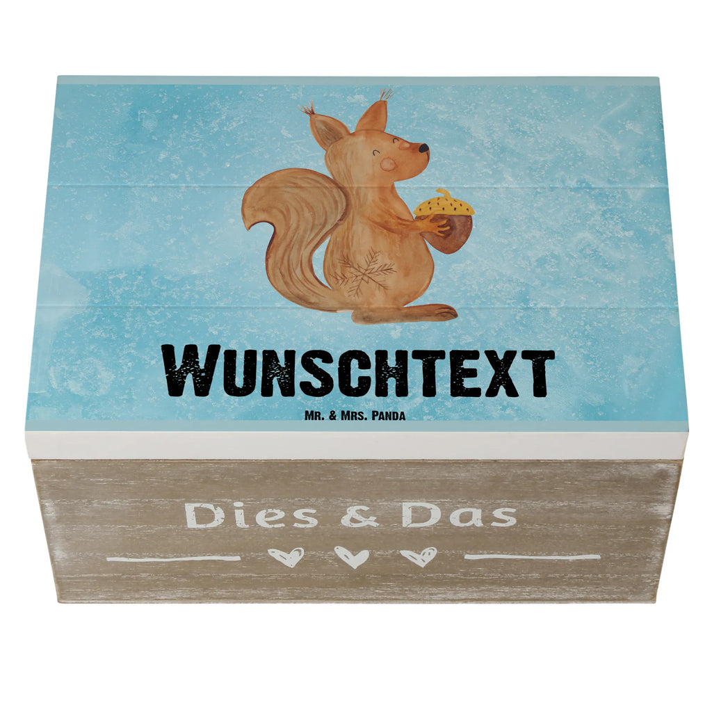 Personalisierte Holzkiste Eichhörnchen Weihnachten Holzkiste mit Namen, Kiste mit Namen, Schatzkiste mit Namen, Truhe mit Namen, Schatulle mit Namen, Erinnerungsbox mit Namen, Erinnerungskiste, mit Namen, Dekokiste mit Namen, Aufbewahrungsbox mit Namen, Holzkiste Personalisiert, Kiste Personalisiert, Schatzkiste Personalisiert, Truhe Personalisiert, Schatulle Personalisiert, Erinnerungsbox Personalisiert, Erinnerungskiste Personalisiert, Dekokiste Personalisiert, Aufbewahrungsbox Personalisiert, Geschenkbox personalisiert, GEschenkdose personalisiert, Winter, Weihnachten, Weihnachtsdeko, Nikolaus, Advent, Heiligabend, Wintermotiv, Frohe Weihnachten, Frohes neues Jahr, Guten Rutsch, Weihnachtsmotiv, Weihnachtsgruß, Neujahr, Vogel