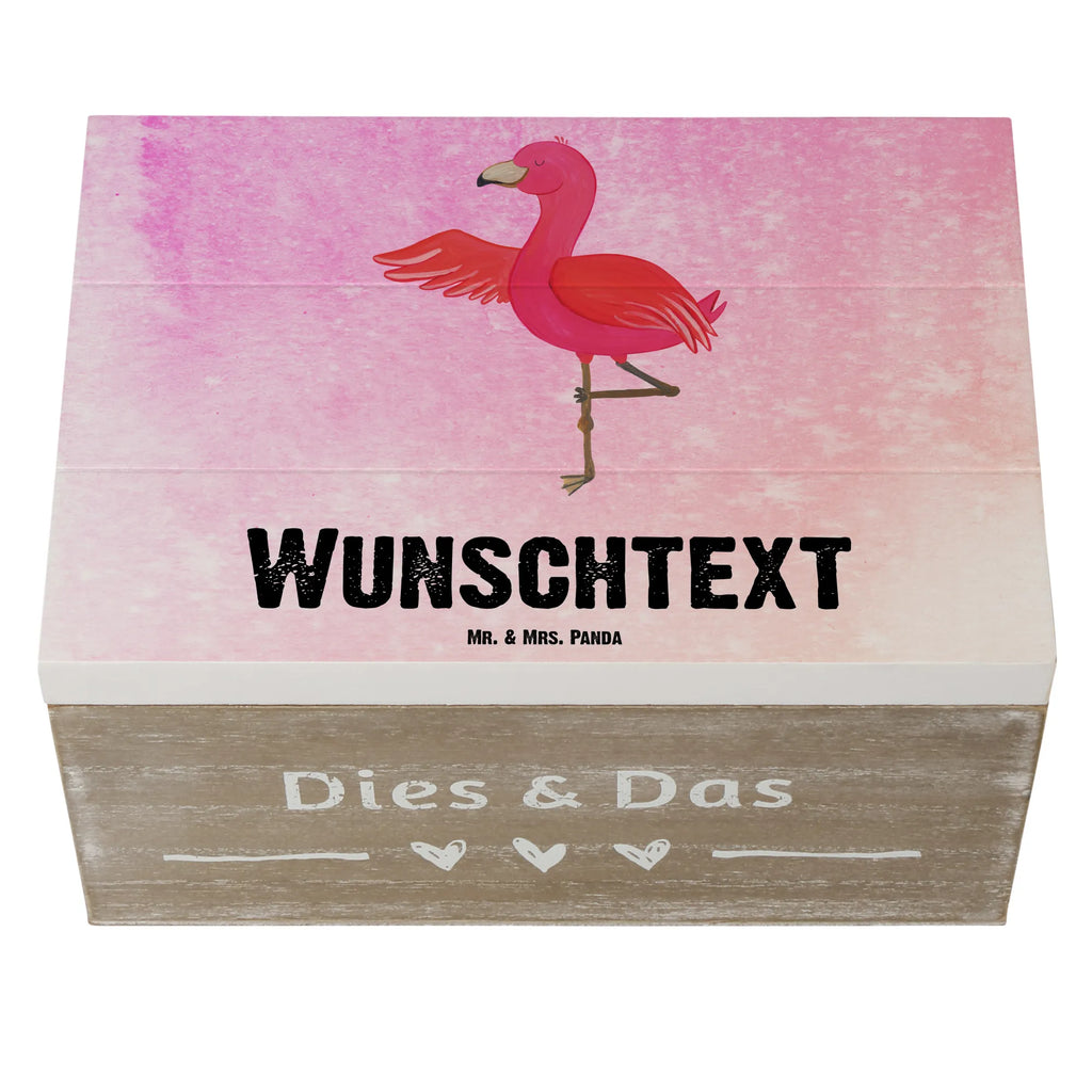 Personalisierte Holzkiste Flamingo Yoga Holzkiste mit Namen, Kiste mit Namen, Schatzkiste mit Namen, Truhe mit Namen, Schatulle mit Namen, Erinnerungsbox mit Namen, Erinnerungskiste, mit Namen, Dekokiste mit Namen, Aufbewahrungsbox mit Namen, Holzkiste Personalisiert, Kiste Personalisiert, Schatzkiste Personalisiert, Truhe Personalisiert, Schatulle Personalisiert, Erinnerungsbox Personalisiert, Erinnerungskiste Personalisiert, Dekokiste Personalisiert, Aufbewahrungsbox Personalisiert, Geschenkbox personalisiert, GEschenkdose personalisiert, Flamingo, Vogel, Yoga, Namaste, Achtsamkeit, Yoga-Übung, Entspannung, Ärger, Aufregen, Tiefenentspannung