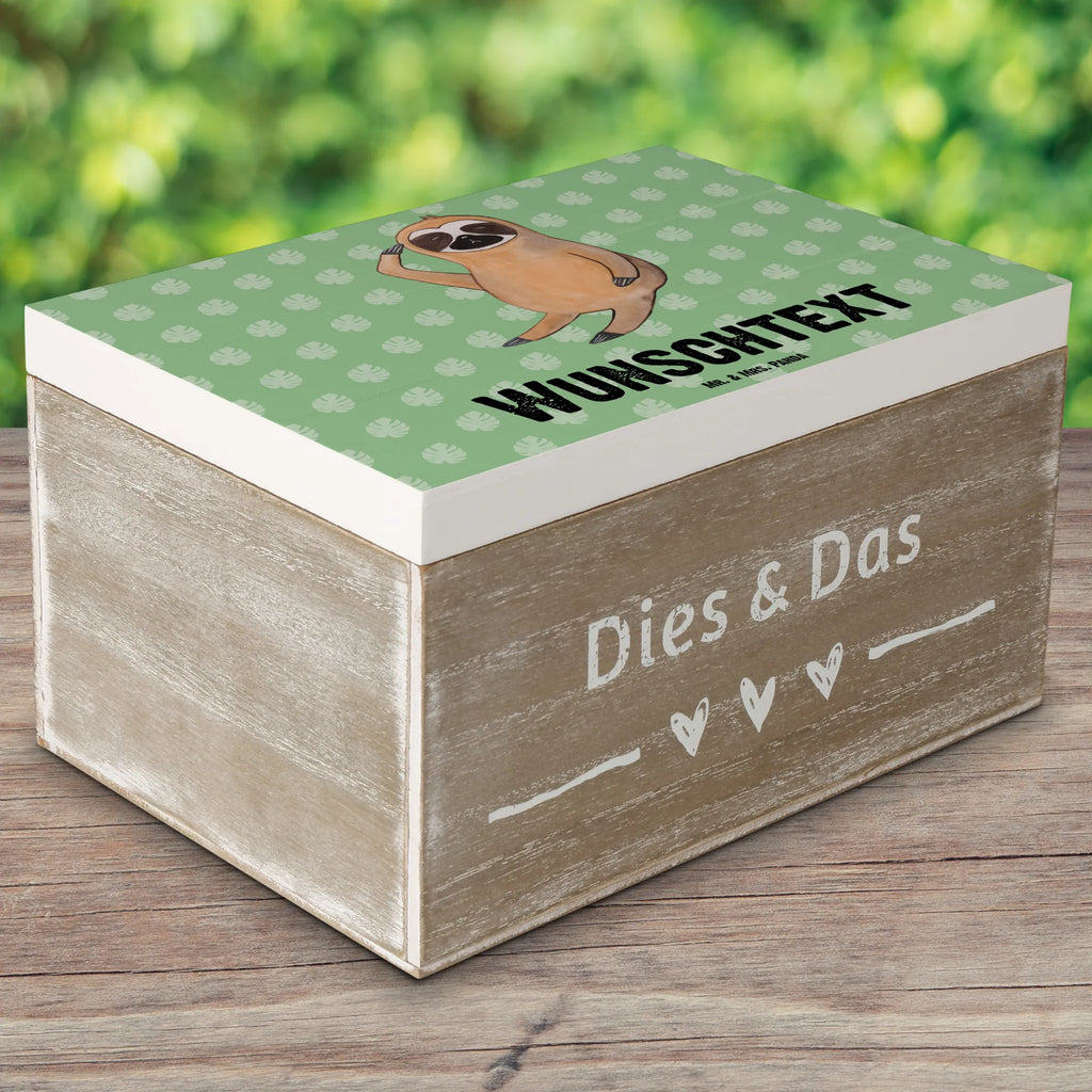 Personalisierte Holzkiste Faultier Vogel Holzkiste mit Namen, Kiste mit Namen, Schatzkiste mit Namen, Truhe mit Namen, Schatulle mit Namen, Erinnerungsbox mit Namen, Erinnerungskiste, mit Namen, Dekokiste mit Namen, Aufbewahrungsbox mit Namen, Holzkiste Personalisiert, Kiste Personalisiert, Schatzkiste Personalisiert, Truhe Personalisiert, Schatulle Personalisiert, Erinnerungsbox Personalisiert, Erinnerungskiste Personalisiert, Dekokiste Personalisiert, Aufbewahrungsbox Personalisiert, Geschenkbox personalisiert, GEschenkdose personalisiert, Faultier, Faultier Geschenk, Faultier Deko, Faultiere, faul, Lieblingstier, Spinner, früher Vogel, der frühe Vogel, Frühaufsteher, Morgenmuffel, Vogel, Faultierwelt