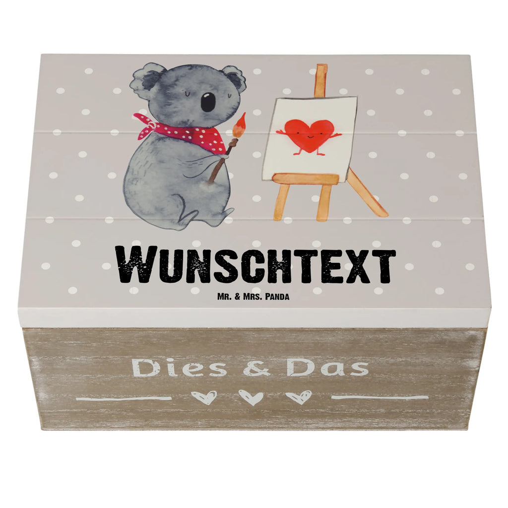 Personalisierte Holzkiste Koala Künstler Holzkiste mit Namen, Kiste mit Namen, Schatzkiste mit Namen, Truhe mit Namen, Schatulle mit Namen, Erinnerungsbox mit Namen, Erinnerungskiste, mit Namen, Dekokiste mit Namen, Aufbewahrungsbox mit Namen, Holzkiste Personalisiert, Kiste Personalisiert, Schatzkiste Personalisiert, Truhe Personalisiert, Schatulle Personalisiert, Erinnerungsbox Personalisiert, Erinnerungskiste Personalisiert, Dekokiste Personalisiert, Aufbewahrungsbox Personalisiert, Geschenkbox personalisiert, GEschenkdose personalisiert, Koala, Koalabär, Liebe, Liebensbeweis, Liebesgeschenk, Gefühle, Künstler, zeichnen