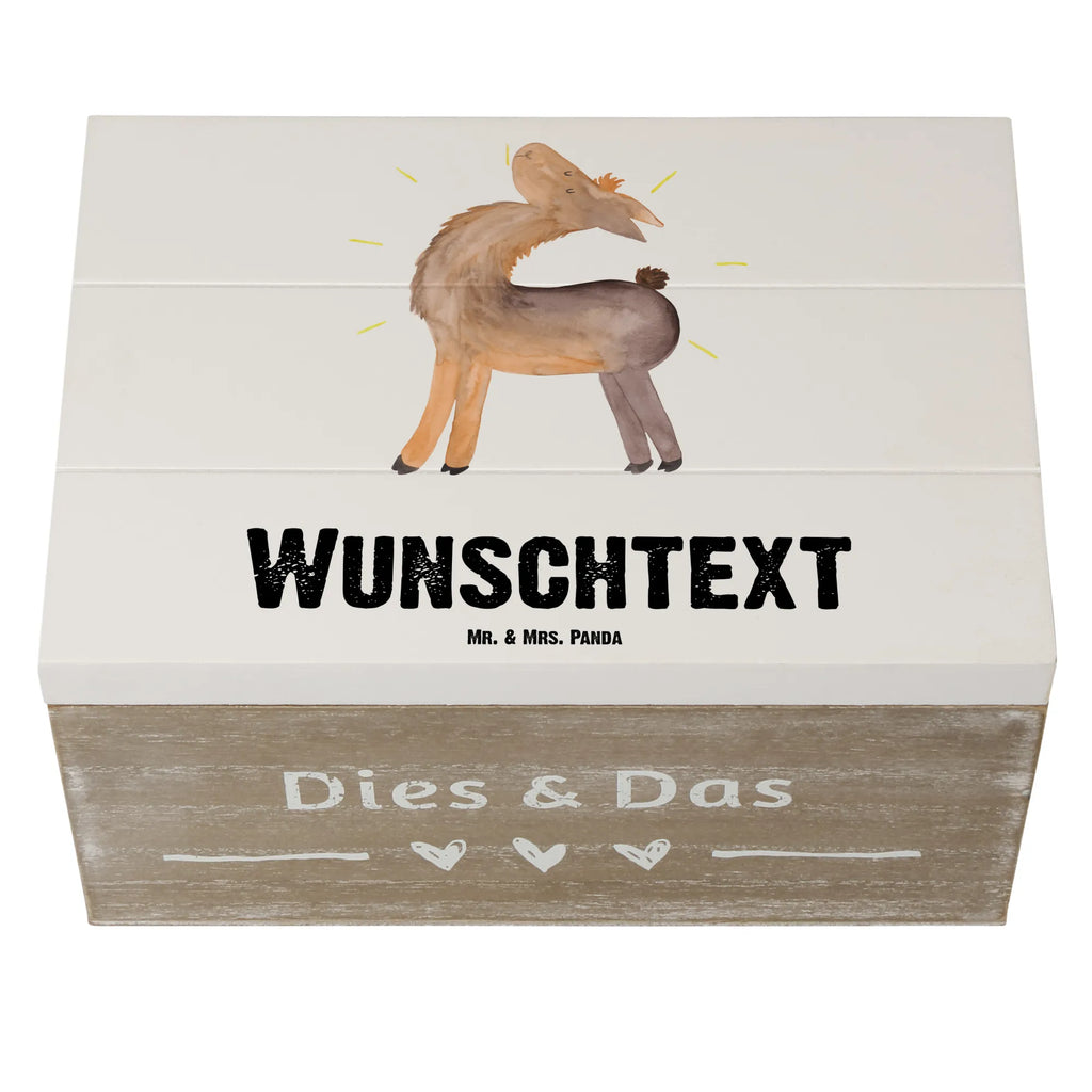 Personalisierte Holzkiste Lama Stolz Holzkiste mit Namen, Kiste mit Namen, Schatzkiste mit Namen, Truhe mit Namen, Schatulle mit Namen, Erinnerungsbox mit Namen, Erinnerungskiste, mit Namen, Dekokiste mit Namen, Aufbewahrungsbox mit Namen, Holzkiste Personalisiert, Kiste Personalisiert, Schatzkiste Personalisiert, Truhe Personalisiert, Schatulle Personalisiert, Erinnerungsbox Personalisiert, Erinnerungskiste Personalisiert, Dekokiste Personalisiert, Aufbewahrungsbox Personalisiert, Geschenkbox personalisiert, GEschenkdose personalisiert, Lama, Alpaka, Lamas, Außenseiter, Anders, Neustart, stolz, Hippie, Freundin, Freundinnen, beste Freundin, Kumpel, Familie, Family