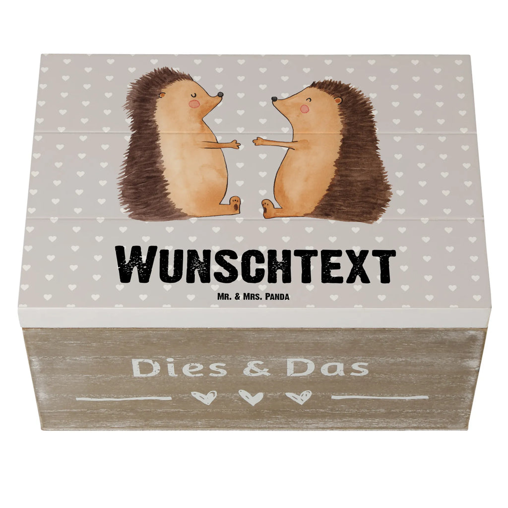 Personalisierte Holzkiste Igel Liebe Holzkiste mit Namen, Kiste mit Namen, Schatzkiste mit Namen, Truhe mit Namen, Schatulle mit Namen, Erinnerungsbox mit Namen, Erinnerungskiste, mit Namen, Dekokiste mit Namen, Aufbewahrungsbox mit Namen, Holzkiste Personalisiert, Kiste Personalisiert, Schatzkiste Personalisiert, Truhe Personalisiert, Schatulle Personalisiert, Erinnerungsbox Personalisiert, Erinnerungskiste Personalisiert, Dekokiste Personalisiert, Aufbewahrungsbox Personalisiert, Geschenkbox personalisiert, GEschenkdose personalisiert, Liebe, Partner, Freund, Freundin, Ehemann, Ehefrau, Heiraten, Verlobung, Heiratsantrag, Liebesgeschenk, Jahrestag, Hocheitstag, Verliebt, Verlobt, Verheiratet, Geschenk, Liebesbeweis, Hochzeitstag, Hochzeit, Igel