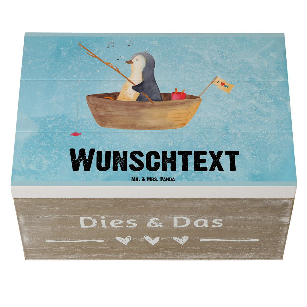 Personalisierte Holzkiste Pinguin Angelboot Holzkiste mit Namen, Kiste mit Namen, Schatzkiste mit Namen, Truhe mit Namen, Schatulle mit Namen, Erinnerungsbox mit Namen, Erinnerungskiste, mit Namen, Dekokiste mit Namen, Aufbewahrungsbox mit Namen, Holzkiste Personalisiert, Kiste Personalisiert, Schatzkiste Personalisiert, Truhe Personalisiert, Schatulle Personalisiert, Erinnerungsbox Personalisiert, Erinnerungskiste Personalisiert, Dekokiste Personalisiert, Aufbewahrungsbox Personalisiert, Geschenkbox personalisiert, GEschenkdose personalisiert, Pinguin, Pinguine, Angeln, Boot, Angelboot, Lebenslust, Leben, genießen, Motivation, Neustart, Neuanfang, Trennung, Scheidung, Geschenkidee Liebeskummer