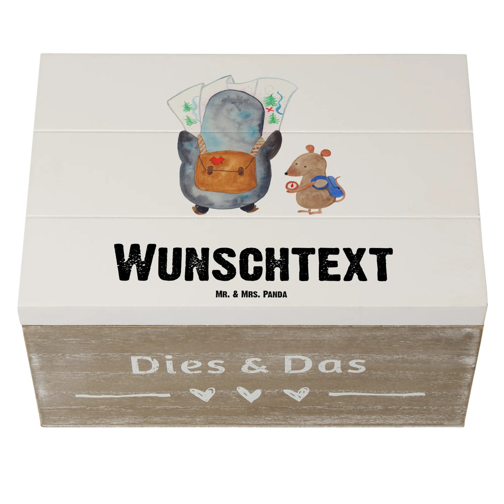 Personalisierte Holzkiste Pinguin & Maus Wanderer Holzkiste mit Namen, Kiste mit Namen, Schatzkiste mit Namen, Truhe mit Namen, Schatulle mit Namen, Erinnerungsbox mit Namen, Erinnerungskiste, mit Namen, Dekokiste mit Namen, Aufbewahrungsbox mit Namen, Holzkiste Personalisiert, Kiste Personalisiert, Schatzkiste Personalisiert, Truhe Personalisiert, Schatulle Personalisiert, Erinnerungsbox Personalisiert, Erinnerungskiste Personalisiert, Dekokiste Personalisiert, Aufbewahrungsbox Personalisiert, Geschenkbox personalisiert, GEschenkdose personalisiert, Pinguin, Pinguine, Abenteurer, Abenteuer, Roadtrip, Ausflug, Wanderlust, wandern