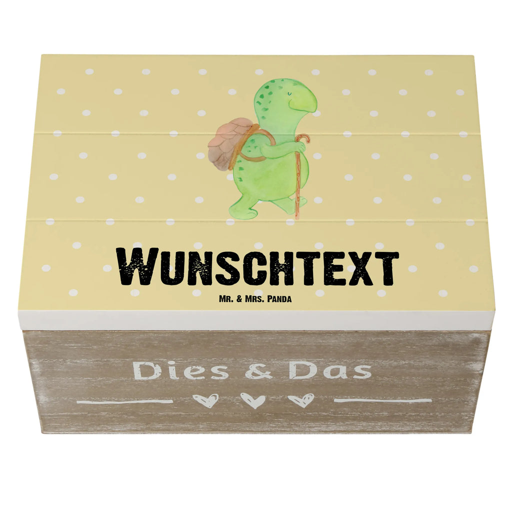 Personalisierte Holzkiste Schildkröte Wanderer Holzkiste mit Namen, Kiste mit Namen, Schatzkiste mit Namen, Truhe mit Namen, Schatulle mit Namen, Erinnerungsbox mit Namen, Erinnerungskiste, mit Namen, Dekokiste mit Namen, Aufbewahrungsbox mit Namen, Holzkiste Personalisiert, Kiste Personalisiert, Schatzkiste Personalisiert, Truhe Personalisiert, Schatulle Personalisiert, Erinnerungsbox Personalisiert, Erinnerungskiste Personalisiert, Dekokiste Personalisiert, Aufbewahrungsbox Personalisiert, Geschenkbox personalisiert, GEschenkdose personalisiert, Schildkröte, Schildkröten, Motivation, Motivationsspruch, Motivationssprüche, Neuanfang