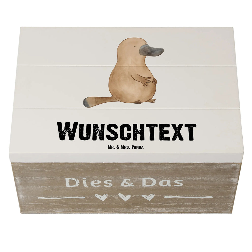 Personalisierte Holzkiste Schnabeltier Mut Holzkiste mit Namen, Kiste mit Namen, Schatzkiste mit Namen, Truhe mit Namen, Schatulle mit Namen, Erinnerungsbox mit Namen, Erinnerungskiste, mit Namen, Dekokiste mit Namen, Aufbewahrungsbox mit Namen, Holzkiste Personalisiert, Kiste Personalisiert, Schatzkiste Personalisiert, Truhe Personalisiert, Schatulle Personalisiert, Erinnerungsbox Personalisiert, Erinnerungskiste Personalisiert, Dekokiste Personalisiert, Aufbewahrungsbox Personalisiert, Geschenkbox personalisiert, GEschenkdose personalisiert, Meerestiere, Meer, Urlaub, Schnabeltier, Mut, mutig, Lebensweisheit, Schnabeltiere, Motivation, Training, Büro, Arbeit, Neuanfang, Neustart, Weltreise, Raodtrip