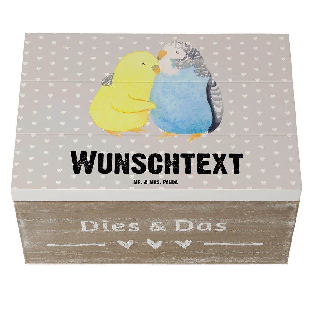 Personalisierte Holzkiste Wellensittich Liebe Holzkiste mit Namen, Kiste mit Namen, Schatzkiste mit Namen, Truhe mit Namen, Schatulle mit Namen, Erinnerungsbox mit Namen, Erinnerungskiste, mit Namen, Dekokiste mit Namen, Aufbewahrungsbox mit Namen, Holzkiste Personalisiert, Kiste Personalisiert, Schatzkiste Personalisiert, Truhe Personalisiert, Schatulle Personalisiert, Erinnerungsbox Personalisiert, Erinnerungskiste Personalisiert, Dekokiste Personalisiert, Aufbewahrungsbox Personalisiert, Geschenkbox personalisiert, GEschenkdose personalisiert, Liebe, Partner, Freund, Freundin, Ehemann, Ehefrau, Heiraten, Verlobung, Heiratsantrag, Liebesgeschenk, Jahrestag, Hocheitstag, Vögel, Wellensittich, Nähe, Kuscheln, Vertrauen