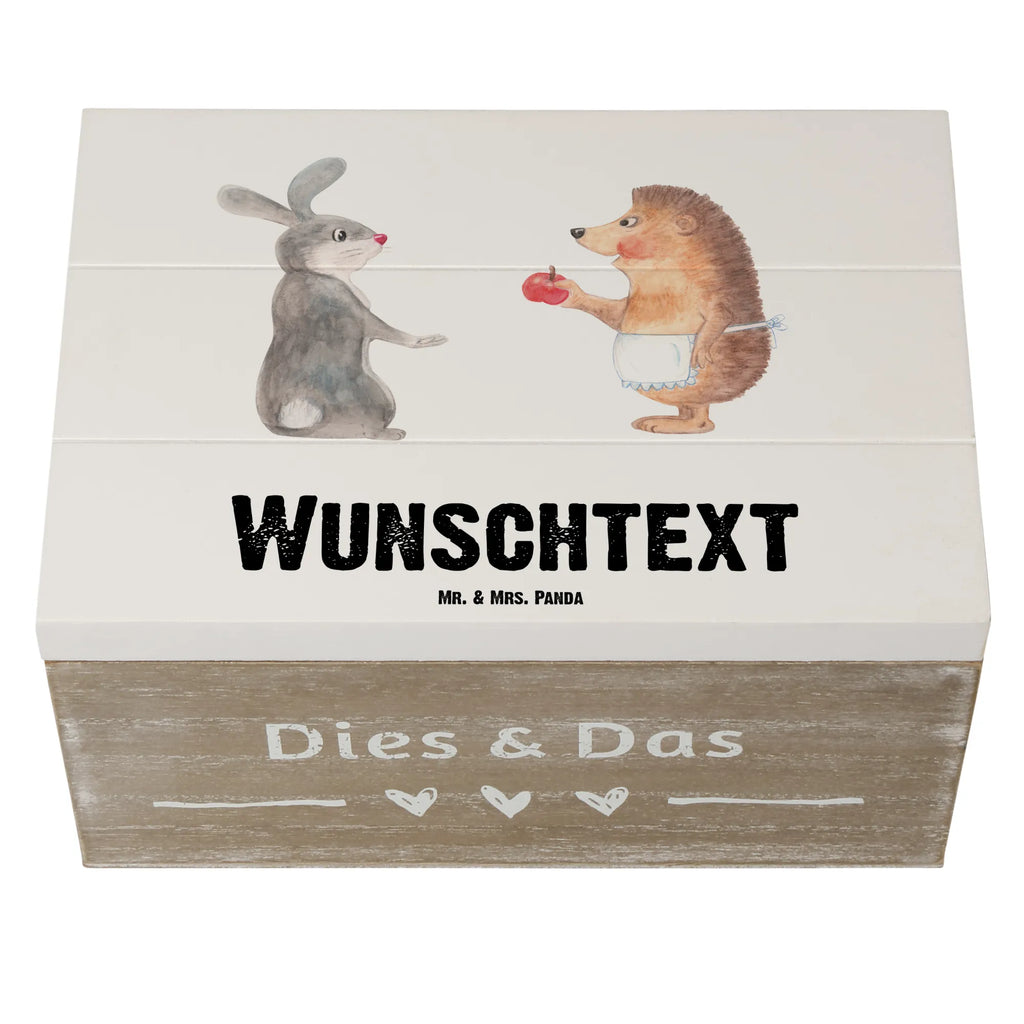 Personalisierte Holzkiste Hase Igel Holzkiste mit Namen, Kiste mit Namen, Schatzkiste mit Namen, Truhe mit Namen, Schatulle mit Namen, Erinnerungsbox mit Namen, Erinnerungskiste, mit Namen, Dekokiste mit Namen, Aufbewahrungsbox mit Namen, Holzkiste Personalisiert, Kiste Personalisiert, Schatzkiste Personalisiert, Truhe Personalisiert, Schatulle Personalisiert, Erinnerungsbox Personalisiert, Erinnerungskiste Personalisiert, Dekokiste Personalisiert, Aufbewahrungsbox Personalisiert, Geschenkbox personalisiert, GEschenkdose personalisiert, Tiermotive, Gute Laune, lustige Sprüche, Tiere, Igel und Hase, Igel, Hase, Liebe Spruch, Liebeskummer Geschenk, Herzschmerz, Trösten, Trennungsschmerz, Spruch romantisch