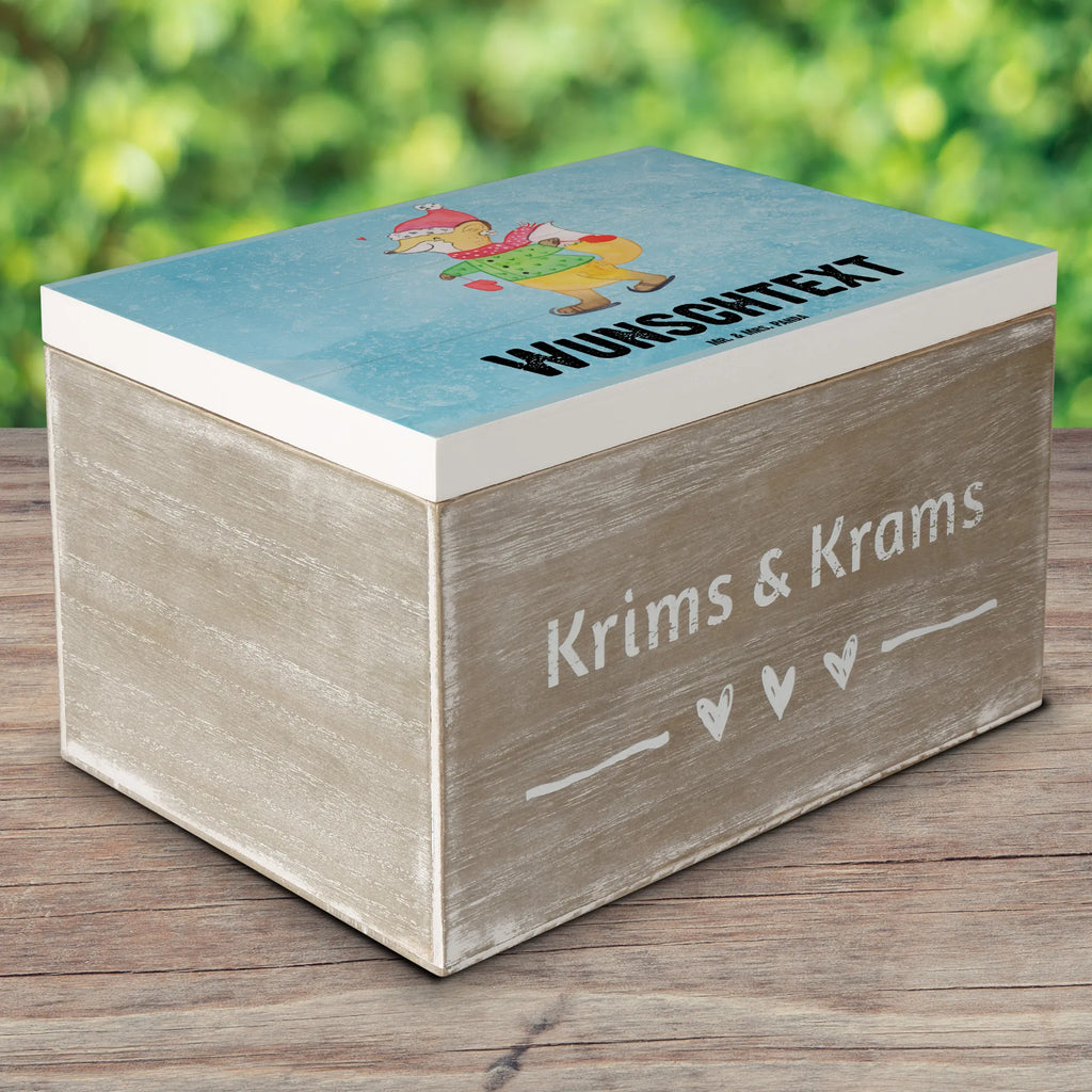 Personalisierte Holzkiste Fuchs  Schlittschuhe Holzkiste mit Namen, Kiste mit Namen, Schatzkiste mit Namen, Truhe mit Namen, Schatulle mit Namen, Erinnerungsbox mit Namen, Erinnerungskiste, mit Namen, Dekokiste mit Namen, Aufbewahrungsbox mit Namen, Holzkiste Personalisiert, Kiste Personalisiert, Schatzkiste Personalisiert, Truhe Personalisiert, Schatulle Personalisiert, Erinnerungsbox Personalisiert, Erinnerungskiste Personalisiert, Dekokiste Personalisiert, Aufbewahrungsbox Personalisiert, Geschenkbox personalisiert, GEschenkdose personalisiert, Winter, Weihnachten, Weihnachtsdeko, Nikolaus, Advent, Heiligabend, Wintermotiv, Weihnachtsmann, Weihnachtstage, Weihnachtsbaum, Tannenbaum, Weihnachtszeit