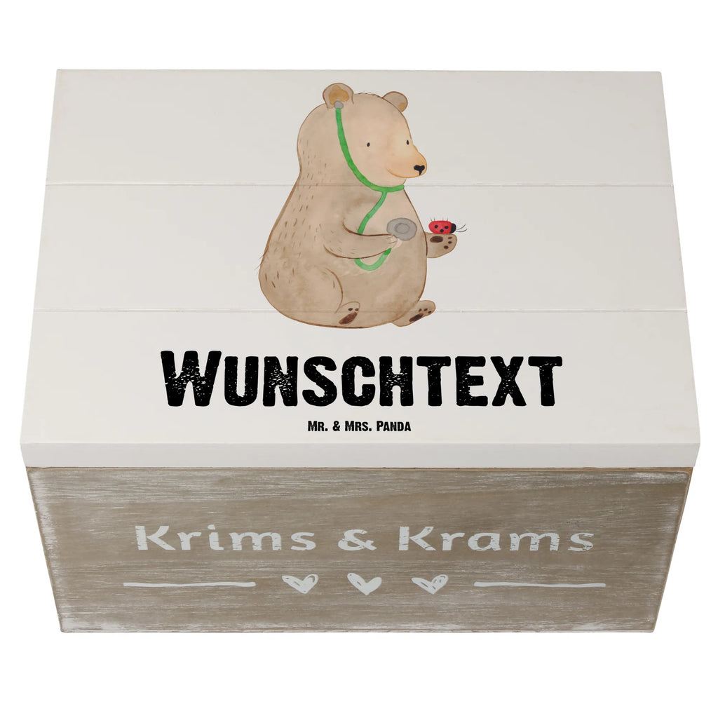 Personalisierte Holzkiste Bär Arzt Holzkiste mit Namen, Kiste mit Namen, Schatzkiste mit Namen, Truhe mit Namen, Schatulle mit Namen, Erinnerungsbox mit Namen, Erinnerungskiste, mit Namen, Dekokiste mit Namen, Aufbewahrungsbox mit Namen, Holzkiste Personalisiert, Kiste Personalisiert, Schatzkiste Personalisiert, Truhe Personalisiert, Schatulle Personalisiert, Erinnerungsbox Personalisiert, Erinnerungskiste Personalisiert, Dekokiste Personalisiert, Aufbewahrungsbox Personalisiert, Geschenkbox personalisiert, GEschenkdose personalisiert, Bär, Teddy, Teddybär, Arzt, Ärztin, Doktor, Professor, Doktorin, Professorin