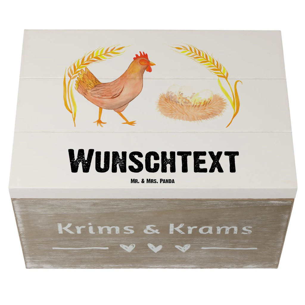 Personalisierte Holzkiste Huhn stolz Holzkiste mit Namen, Kiste mit Namen, Schatzkiste mit Namen, Truhe mit Namen, Schatulle mit Namen, Erinnerungsbox mit Namen, Erinnerungskiste, mit Namen, Dekokiste mit Namen, Aufbewahrungsbox mit Namen, Holzkiste Personalisiert, Kiste Personalisiert, Schatzkiste Personalisiert, Truhe Personalisiert, Schatulle Personalisiert, Erinnerungsbox Personalisiert, Erinnerungskiste Personalisiert, Dekokiste Personalisiert, Aufbewahrungsbox Personalisiert, Geschenkbox personalisiert, GEschenkdose personalisiert, Bauernhof, Hoftiere, Landwirt, Landwirtin, Hahn, Henne, Hühner, Eier, Hof, Landleben, Motivation, Geburt, Magie, Spruch, Schwangerschaft