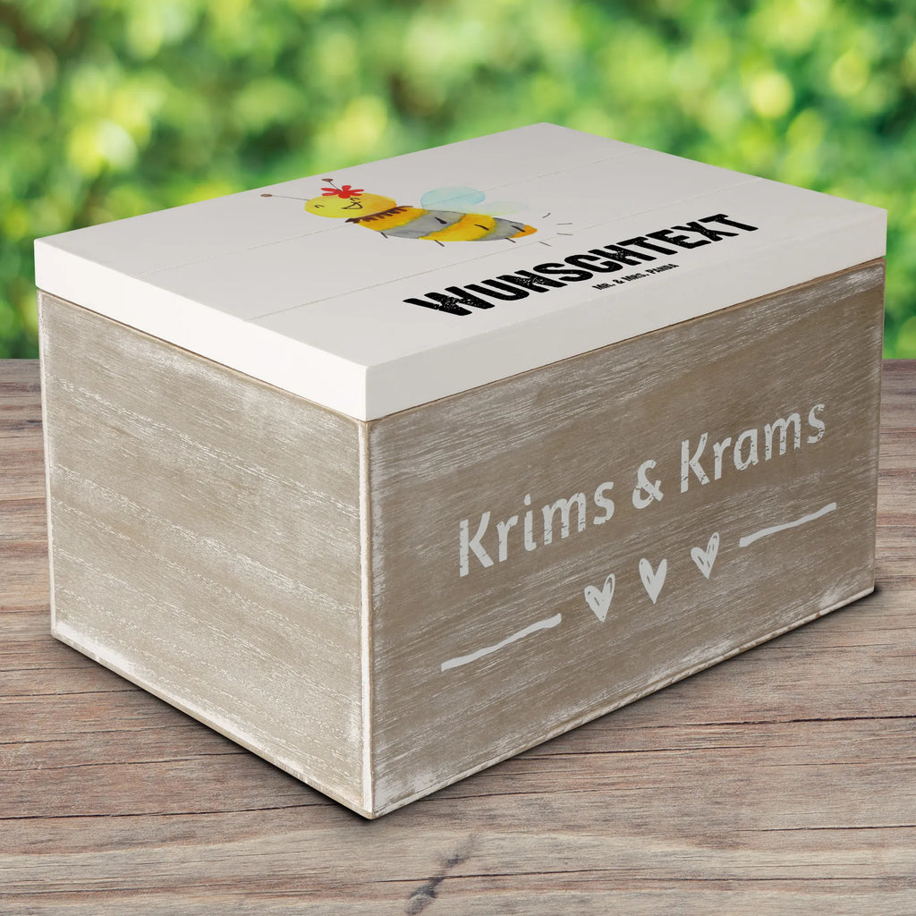 Personalisierte Holzkiste Biene Blume Holzkiste mit Namen, Kiste mit Namen, Schatzkiste mit Namen, Truhe mit Namen, Schatulle mit Namen, Erinnerungsbox mit Namen, Erinnerungskiste, mit Namen, Dekokiste mit Namen, Aufbewahrungsbox mit Namen, Holzkiste Personalisiert, Kiste Personalisiert, Schatzkiste Personalisiert, Truhe Personalisiert, Schatulle Personalisiert, Erinnerungsbox Personalisiert, Erinnerungskiste Personalisiert, Dekokiste Personalisiert, Aufbewahrungsbox Personalisiert, Geschenkbox personalisiert, GEschenkdose personalisiert, Biene, Wespe, Hummel