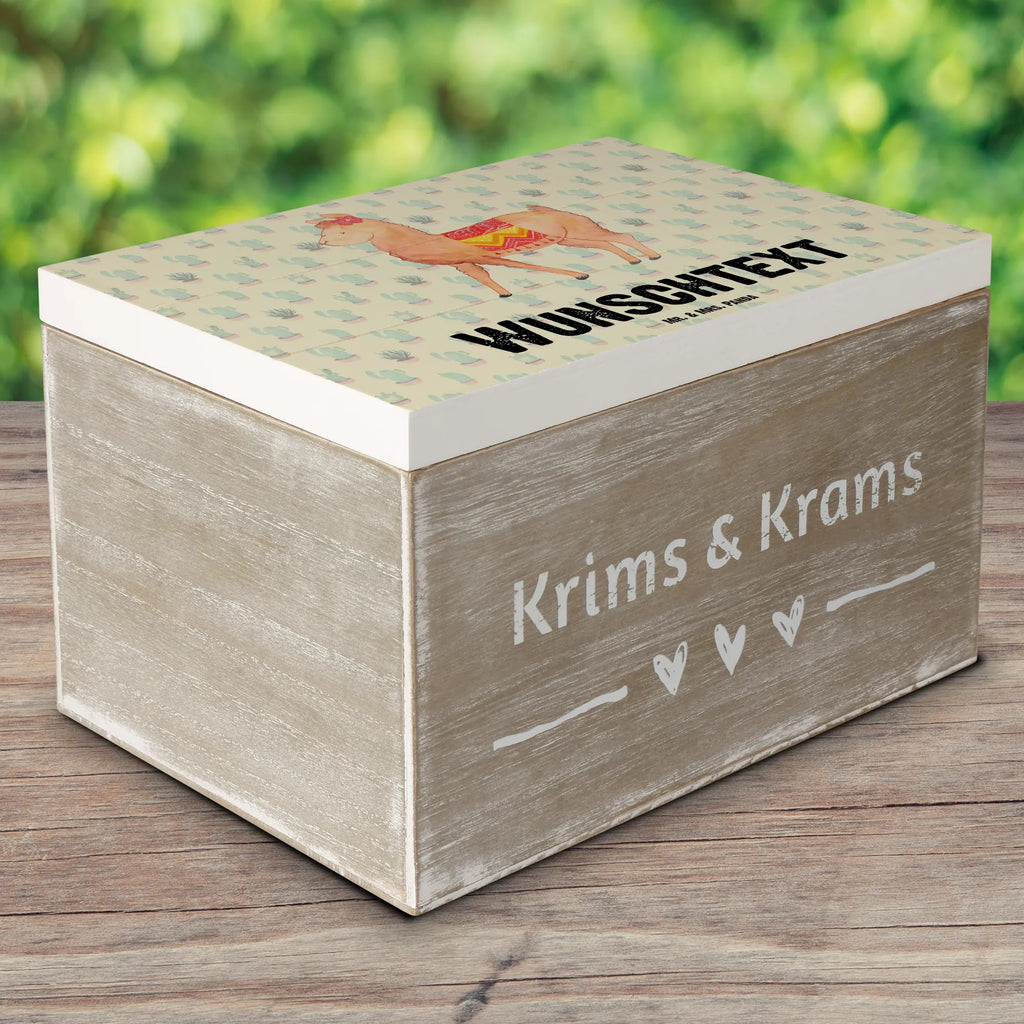 Personalisierte Holzkiste Alpaka Stolz Holzkiste mit Namen, Kiste mit Namen, Schatzkiste mit Namen, Truhe mit Namen, Schatulle mit Namen, Erinnerungsbox mit Namen, Erinnerungskiste, mit Namen, Dekokiste mit Namen, Aufbewahrungsbox mit Namen, Holzkiste Personalisiert, Kiste Personalisiert, Schatzkiste Personalisiert, Truhe Personalisiert, Schatulle Personalisiert, Erinnerungsbox Personalisiert, Erinnerungskiste Personalisiert, Dekokiste Personalisiert, Aufbewahrungsbox Personalisiert, Geschenkbox personalisiert, GEschenkdose personalisiert, Alpaka, Lama