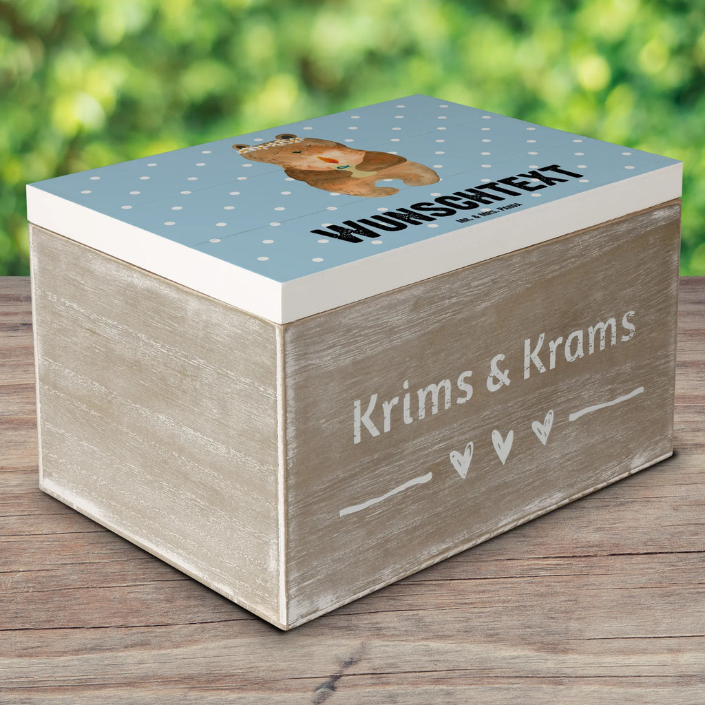 Personalisierte Holzkiste Kommunion-Bär Holzkiste mit Namen, Kiste mit Namen, Schatzkiste mit Namen, Truhe mit Namen, Schatulle mit Namen, Erinnerungsbox mit Namen, Erinnerungskiste, mit Namen, Dekokiste mit Namen, Aufbewahrungsbox mit Namen, Holzkiste Personalisiert, Kiste Personalisiert, Schatzkiste Personalisiert, Truhe Personalisiert, Schatulle Personalisiert, Erinnerungsbox Personalisiert, Erinnerungskiste Personalisiert, Dekokiste Personalisiert, Aufbewahrungsbox Personalisiert, Geschenkbox personalisiert, GEschenkdose personalisiert, Bär, Teddy, Teddybär, Kommunion, Gottes Segen, Taufkerze, katholisch