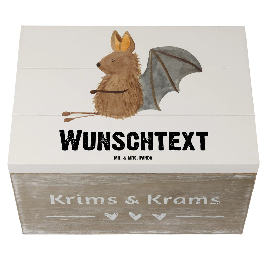 Personalisierte Holzkiste Fledermaus Sitzen Holzkiste mit Namen, Kiste mit Namen, Schatzkiste mit Namen, Truhe mit Namen, Schatulle mit Namen, Erinnerungsbox mit Namen, Erinnerungskiste, mit Namen, Dekokiste mit Namen, Aufbewahrungsbox mit Namen, Holzkiste Personalisiert, Kiste Personalisiert, Schatzkiste Personalisiert, Truhe Personalisiert, Schatulle Personalisiert, Erinnerungsbox Personalisiert, Erinnerungskiste Personalisiert, Dekokiste Personalisiert, Aufbewahrungsbox Personalisiert, Geschenkbox personalisiert, GEschenkdose personalisiert, Tiermotive, Gute Laune, lustige Sprüche, Tiere, Fledermaus, Fledermäuse, Motivation, entspannen