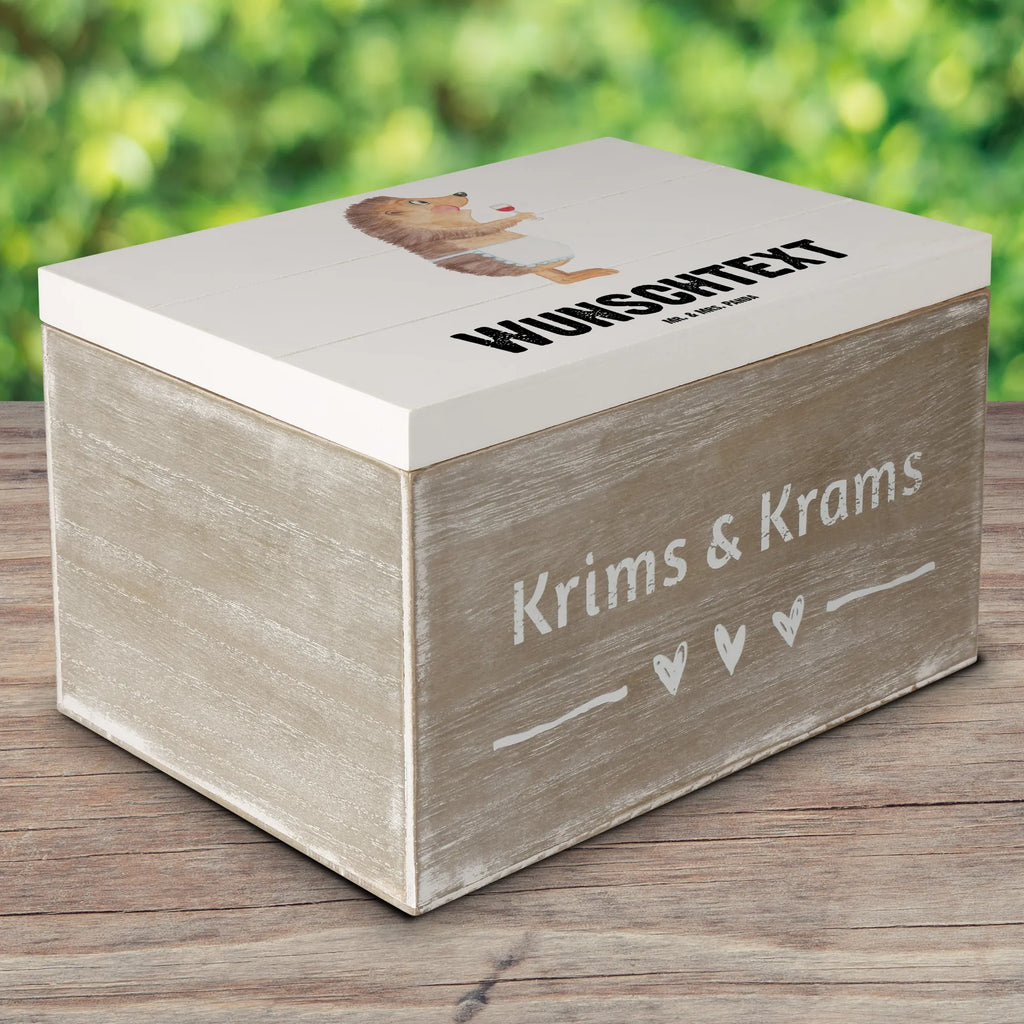 Personalisierte Holzkiste Igel Wein Holzkiste mit Namen, Kiste mit Namen, Schatzkiste mit Namen, Truhe mit Namen, Schatulle mit Namen, Erinnerungsbox mit Namen, Erinnerungskiste, mit Namen, Dekokiste mit Namen, Aufbewahrungsbox mit Namen, Holzkiste Personalisiert, Kiste Personalisiert, Schatzkiste Personalisiert, Truhe Personalisiert, Schatulle Personalisiert, Erinnerungsbox Personalisiert, Erinnerungskiste Personalisiert, Dekokiste Personalisiert, Aufbewahrungsbox Personalisiert, Geschenkbox personalisiert, GEschenkdose personalisiert, Tiermotive, Gute Laune, lustige Sprüche, Tiere, Wein Spruch, Igel, Geschenk Weintrinker, Geschenk Weinliebhaber, Wein Deko, Weinglas, Rotwein, Weißwein, Wein trinken