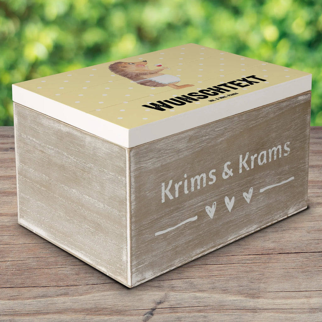 Personalisierte Holzkiste Igel Wein Holzkiste mit Namen, Kiste mit Namen, Schatzkiste mit Namen, Truhe mit Namen, Schatulle mit Namen, Erinnerungsbox mit Namen, Erinnerungskiste, mit Namen, Dekokiste mit Namen, Aufbewahrungsbox mit Namen, Holzkiste Personalisiert, Kiste Personalisiert, Schatzkiste Personalisiert, Truhe Personalisiert, Schatulle Personalisiert, Erinnerungsbox Personalisiert, Erinnerungskiste Personalisiert, Dekokiste Personalisiert, Aufbewahrungsbox Personalisiert, Geschenkbox personalisiert, GEschenkdose personalisiert, Tiermotive, Gute Laune, lustige Sprüche, Tiere, Wein Spruch, Igel, Geschenk Weintrinker, Geschenk Weinliebhaber, Wein Deko, Weinglas, Rotwein, Weißwein, Wein trinken