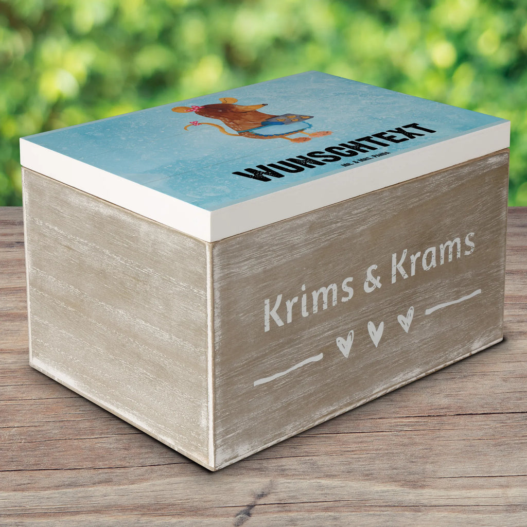 Personalisierte Holzkiste Maus Kekse Holzkiste mit Namen, Kiste mit Namen, Schatzkiste mit Namen, Truhe mit Namen, Schatulle mit Namen, Erinnerungsbox mit Namen, Erinnerungskiste, mit Namen, Dekokiste mit Namen, Aufbewahrungsbox mit Namen, Holzkiste Personalisiert, Kiste Personalisiert, Schatzkiste Personalisiert, Truhe Personalisiert, Schatulle Personalisiert, Erinnerungsbox Personalisiert, Erinnerungskiste Personalisiert, Dekokiste Personalisiert, Aufbewahrungsbox Personalisiert, Geschenkbox personalisiert, GEschenkdose personalisiert, Winter, Weihnachten, Weihnachtsdeko, Nikolaus, Advent, Heiligabend, Wintermotiv, Maus, Kekse, backen, Weihnachtskekse, Plätzchen, Weihnachtsbäckerei, Chaosqueen