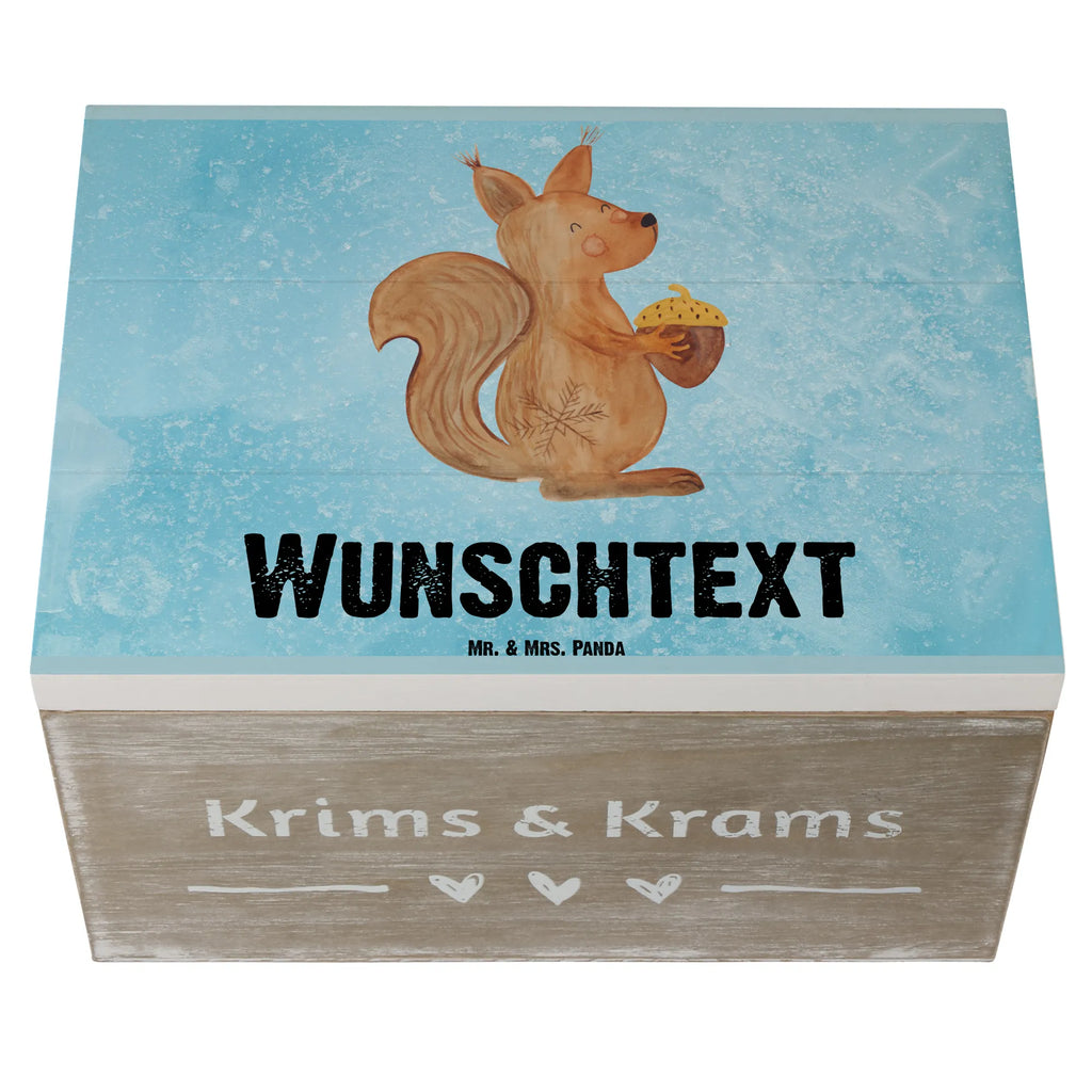 Personalisierte Holzkiste Eichhörnchen Weihnachten Holzkiste mit Namen, Kiste mit Namen, Schatzkiste mit Namen, Truhe mit Namen, Schatulle mit Namen, Erinnerungsbox mit Namen, Erinnerungskiste, mit Namen, Dekokiste mit Namen, Aufbewahrungsbox mit Namen, Holzkiste Personalisiert, Kiste Personalisiert, Schatzkiste Personalisiert, Truhe Personalisiert, Schatulle Personalisiert, Erinnerungsbox Personalisiert, Erinnerungskiste Personalisiert, Dekokiste Personalisiert, Aufbewahrungsbox Personalisiert, Geschenkbox personalisiert, GEschenkdose personalisiert, Winter, Weihnachten, Weihnachtsdeko, Nikolaus, Advent, Heiligabend, Wintermotiv, Frohe Weihnachten, Frohes neues Jahr, Guten Rutsch, Weihnachtsmotiv, Weihnachtsgruß, Neujahr, Vogel