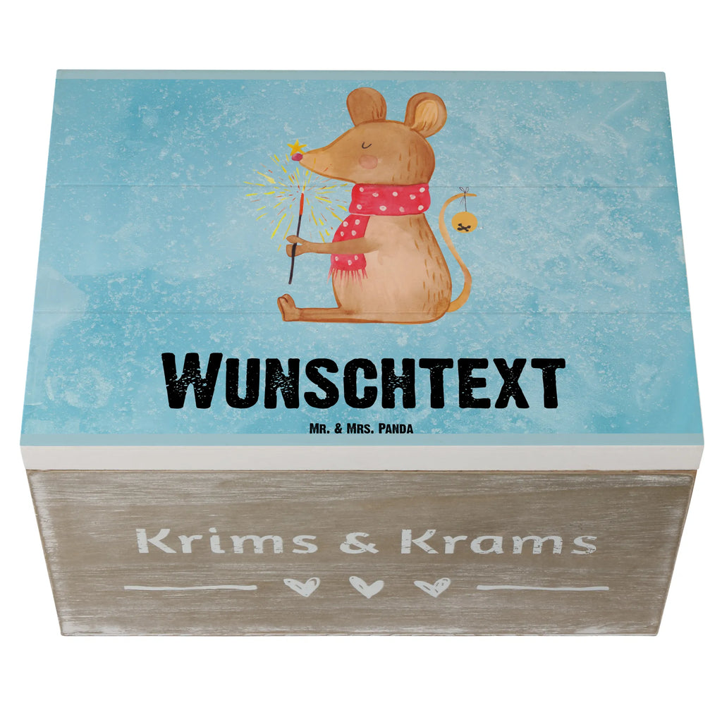 Personalisierte Holzkiste Maus Weihnachten Holzkiste mit Namen, Kiste mit Namen, Schatzkiste mit Namen, Truhe mit Namen, Schatulle mit Namen, Erinnerungsbox mit Namen, Erinnerungskiste, mit Namen, Dekokiste mit Namen, Aufbewahrungsbox mit Namen, Holzkiste Personalisiert, Kiste Personalisiert, Schatzkiste Personalisiert, Truhe Personalisiert, Schatulle Personalisiert, Erinnerungsbox Personalisiert, Erinnerungskiste Personalisiert, Dekokiste Personalisiert, Aufbewahrungsbox Personalisiert, Geschenkbox personalisiert, GEschenkdose personalisiert, Winter, Weihnachten, Weihnachtsdeko, Nikolaus, Advent, Heiligabend, Wintermotiv, Frohe Weihnachten, Weihnachtsgruß, Weihnachtsmotiv, Maus, Mäuschen, Weihnachtswunder