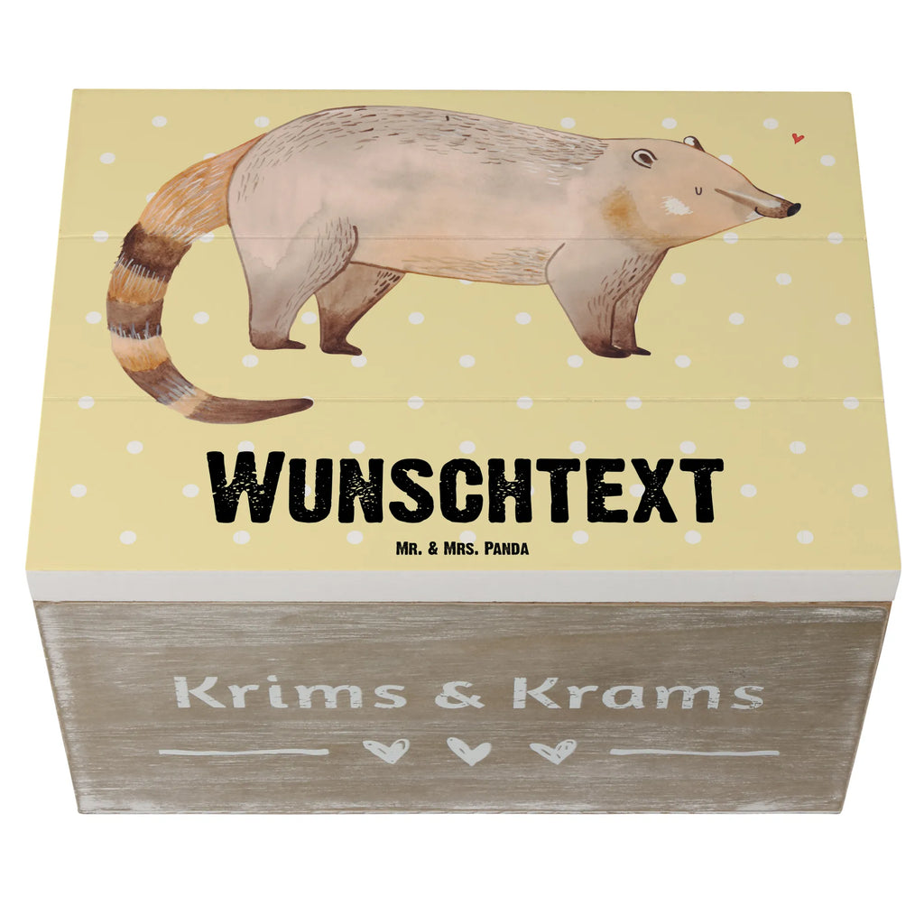 Personalisierte Holzkiste Nasenbär Holzkiste mit Namen, Kiste mit Namen, Schatzkiste mit Namen, Truhe mit Namen, Schatulle mit Namen, Erinnerungsbox mit Namen, Erinnerungskiste, mit Namen, Dekokiste mit Namen, Aufbewahrungsbox mit Namen, Holzkiste Personalisiert, Kiste Personalisiert, Schatzkiste Personalisiert, Truhe Personalisiert, Schatulle Personalisiert, Erinnerungsbox Personalisiert, Erinnerungskiste Personalisiert, Dekokiste Personalisiert, Aufbewahrungsbox Personalisiert, Geschenkbox personalisiert, GEschenkdose personalisiert, Tiermotive, Gute Laune, lustige Sprüche, Tiere, Nasenbär, Nasenbären, Rüsselbär, Bär