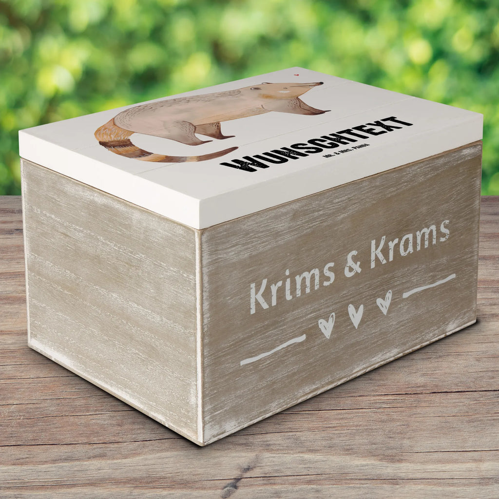 Personalisierte Holzkiste Nasenbaer Holzkiste mit Namen, Kiste mit Namen, Schatzkiste mit Namen, Truhe mit Namen, Schatulle mit Namen, Erinnerungsbox mit Namen, Erinnerungskiste, mit Namen, Dekokiste mit Namen, Aufbewahrungsbox mit Namen, Holzkiste Personalisiert, Kiste Personalisiert, Schatzkiste Personalisiert, Truhe Personalisiert, Schatulle Personalisiert, Erinnerungsbox Personalisiert, Erinnerungskiste Personalisiert, Dekokiste Personalisiert, Aufbewahrungsbox Personalisiert, Geschenkbox personalisiert, GEschenkdose personalisiert, Tiermotive, Gute Laune, lustige Sprüche, Tiere, Nasenbär, Nasenbären, Rüsselbär, Bär