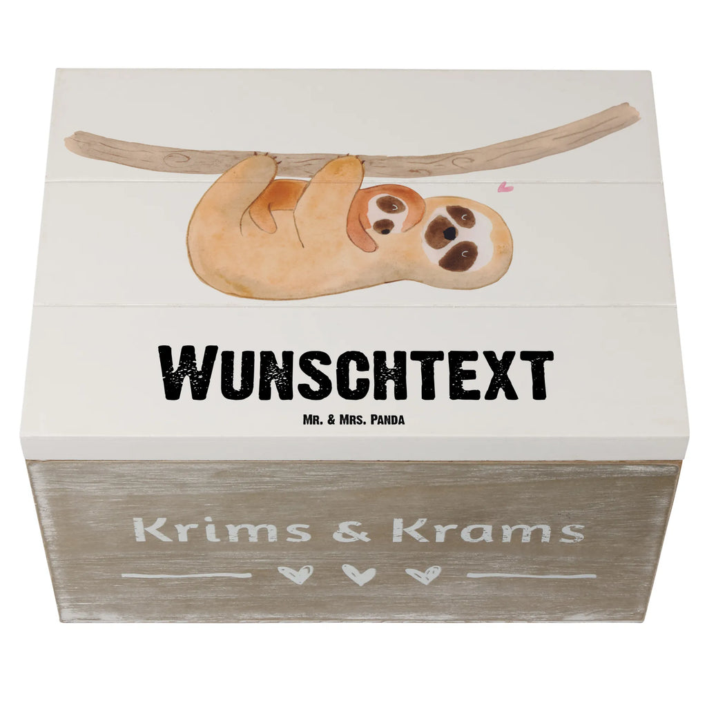 Personalisierte Holzkiste Faultier Kind Holzkiste mit Namen, Kiste mit Namen, Schatzkiste mit Namen, Truhe mit Namen, Schatulle mit Namen, Erinnerungsbox mit Namen, Erinnerungskiste, mit Namen, Dekokiste mit Namen, Aufbewahrungsbox mit Namen, Holzkiste Personalisiert, Kiste Personalisiert, Schatzkiste Personalisiert, Truhe Personalisiert, Schatulle Personalisiert, Erinnerungsbox Personalisiert, Erinnerungskiste Personalisiert, Dekokiste Personalisiert, Aufbewahrungsbox Personalisiert, Geschenkbox personalisiert, GEschenkdose personalisiert, Faultier, Faultier Geschenk, Faultier Deko, Kind, Baby, Liebe, Mutter, Mama, Geburt, Kinder, Faulheit, Spaß, Niedlichkeit