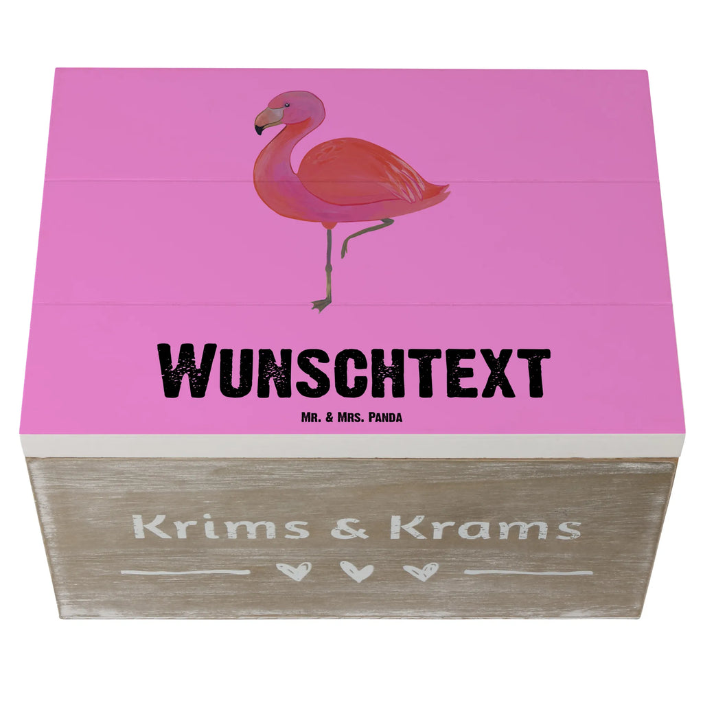 Personalisierte Holzkiste Flamingo Classic Holzkiste mit Namen, Kiste mit Namen, Schatzkiste mit Namen, Truhe mit Namen, Schatulle mit Namen, Erinnerungsbox mit Namen, Erinnerungskiste, mit Namen, Dekokiste mit Namen, Aufbewahrungsbox mit Namen, Holzkiste Personalisiert, Kiste Personalisiert, Schatzkiste Personalisiert, Truhe Personalisiert, Schatulle Personalisiert, Erinnerungsbox Personalisiert, Erinnerungskiste Personalisiert, Dekokiste Personalisiert, Aufbewahrungsbox Personalisiert, Geschenkbox personalisiert, GEschenkdose personalisiert, Flamingo, Einzigartig, Selbstliebe, Stolz, ich, für mich, Spruch, Freundin, Freundinnen, Außenseiter, Sohn, Tochter, Geschwister