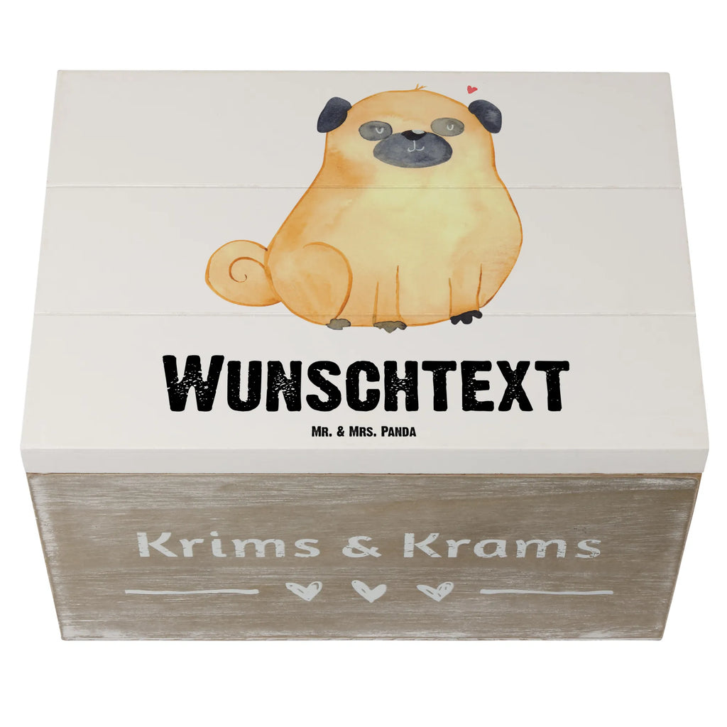 Personalisierte Holzkiste Mops Holzkiste mit Namen, Kiste mit Namen, Schatzkiste mit Namen, Truhe mit Namen, Schatulle mit Namen, Erinnerungsbox mit Namen, Erinnerungskiste, mit Namen, Dekokiste mit Namen, Aufbewahrungsbox mit Namen, Holzkiste Personalisiert, Kiste Personalisiert, Schatzkiste Personalisiert, Truhe Personalisiert, Schatulle Personalisiert, Erinnerungsbox Personalisiert, Erinnerungskiste Personalisiert, Dekokiste Personalisiert, Aufbewahrungsbox Personalisiert, Geschenkbox personalisiert, GEschenkdose personalisiert, Hund, Hundemotiv, Haustier, Hunderasse, Tierliebhaber, Hundebesitzer, Sprüche, Mops, Liebe, Hundeliebe