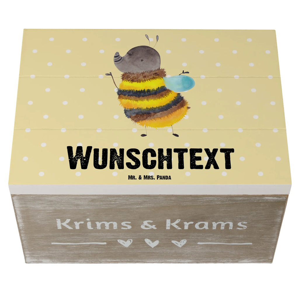 Personalisierte Holzkiste Hummel flauschig Holzkiste mit Namen, Kiste mit Namen, Schatzkiste mit Namen, Truhe mit Namen, Schatulle mit Namen, Erinnerungsbox mit Namen, Erinnerungskiste, mit Namen, Dekokiste mit Namen, Aufbewahrungsbox mit Namen, Holzkiste Personalisiert, Kiste Personalisiert, Schatzkiste Personalisiert, Truhe Personalisiert, Schatulle Personalisiert, Erinnerungsbox Personalisiert, Erinnerungskiste Personalisiert, Dekokiste Personalisiert, Aufbewahrungsbox Personalisiert, Geschenkbox personalisiert, GEschenkdose personalisiert, Tiermotive, Gute Laune, lustige Sprüche, Tiere, Hummel, Flauschig, Biene, Blume, Natur