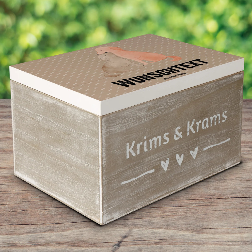 Personalisierte Holzkiste Hunde Liebe Holzkiste mit Namen, Kiste mit Namen, Schatzkiste mit Namen, Truhe mit Namen, Schatulle mit Namen, Erinnerungsbox mit Namen, Erinnerungskiste, mit Namen, Dekokiste mit Namen, Aufbewahrungsbox mit Namen, Holzkiste Personalisiert, Kiste Personalisiert, Schatzkiste Personalisiert, Truhe Personalisiert, Schatulle Personalisiert, Erinnerungsbox Personalisiert, Erinnerungskiste Personalisiert, Dekokiste Personalisiert, Aufbewahrungsbox Personalisiert, Geschenkbox personalisiert, GEschenkdose personalisiert, Hund, Hundemotiv, Haustier, Hunderasse, Tierliebhaber, Hundebesitzer, Sprüche, Liebe, Hund. Hunde, Kuss, Vertrauen, Kuscheln, Herz