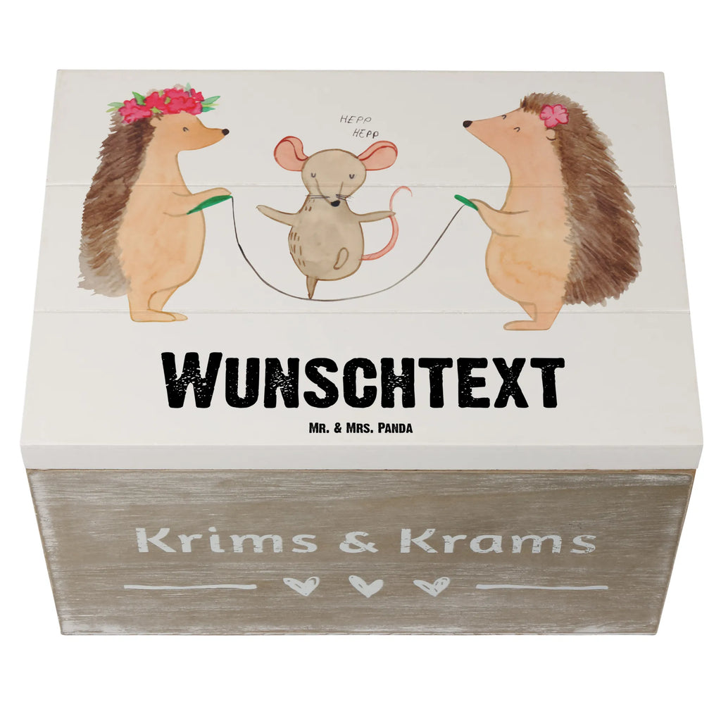 Personalisierte Holzkiste Igel Seilhüpfen Holzkiste mit Namen, Kiste mit Namen, Schatzkiste mit Namen, Truhe mit Namen, Schatulle mit Namen, Erinnerungsbox mit Namen, Erinnerungskiste, mit Namen, Dekokiste mit Namen, Aufbewahrungsbox mit Namen, Holzkiste Personalisiert, Kiste Personalisiert, Schatzkiste Personalisiert, Truhe Personalisiert, Schatulle Personalisiert, Erinnerungsbox Personalisiert, Erinnerungskiste Personalisiert, Dekokiste Personalisiert, Aufbewahrungsbox Personalisiert, Geschenkbox personalisiert, GEschenkdose personalisiert, Tiermotive, Gute Laune, lustige Sprüche, Tiere, Igel, Maus, Seilspringen, Seilhüpfen, Kinder, Kindergarten