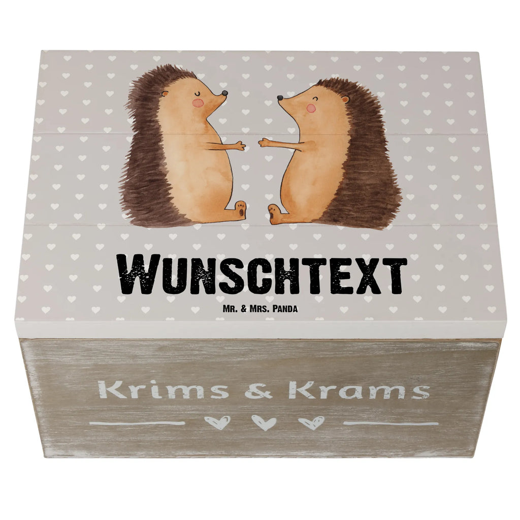 Personalisierte Holzkiste Igel Liebe Holzkiste mit Namen, Kiste mit Namen, Schatzkiste mit Namen, Truhe mit Namen, Schatulle mit Namen, Erinnerungsbox mit Namen, Erinnerungskiste, mit Namen, Dekokiste mit Namen, Aufbewahrungsbox mit Namen, Holzkiste Personalisiert, Kiste Personalisiert, Schatzkiste Personalisiert, Truhe Personalisiert, Schatulle Personalisiert, Erinnerungsbox Personalisiert, Erinnerungskiste Personalisiert, Dekokiste Personalisiert, Aufbewahrungsbox Personalisiert, Geschenkbox personalisiert, GEschenkdose personalisiert, Liebe, Partner, Freund, Freundin, Ehemann, Ehefrau, Heiraten, Verlobung, Heiratsantrag, Liebesgeschenk, Jahrestag, Hocheitstag, Verliebt, Verlobt, Verheiratet, Geschenk, Liebesbeweis, Hochzeitstag, Hochzeit, Igel