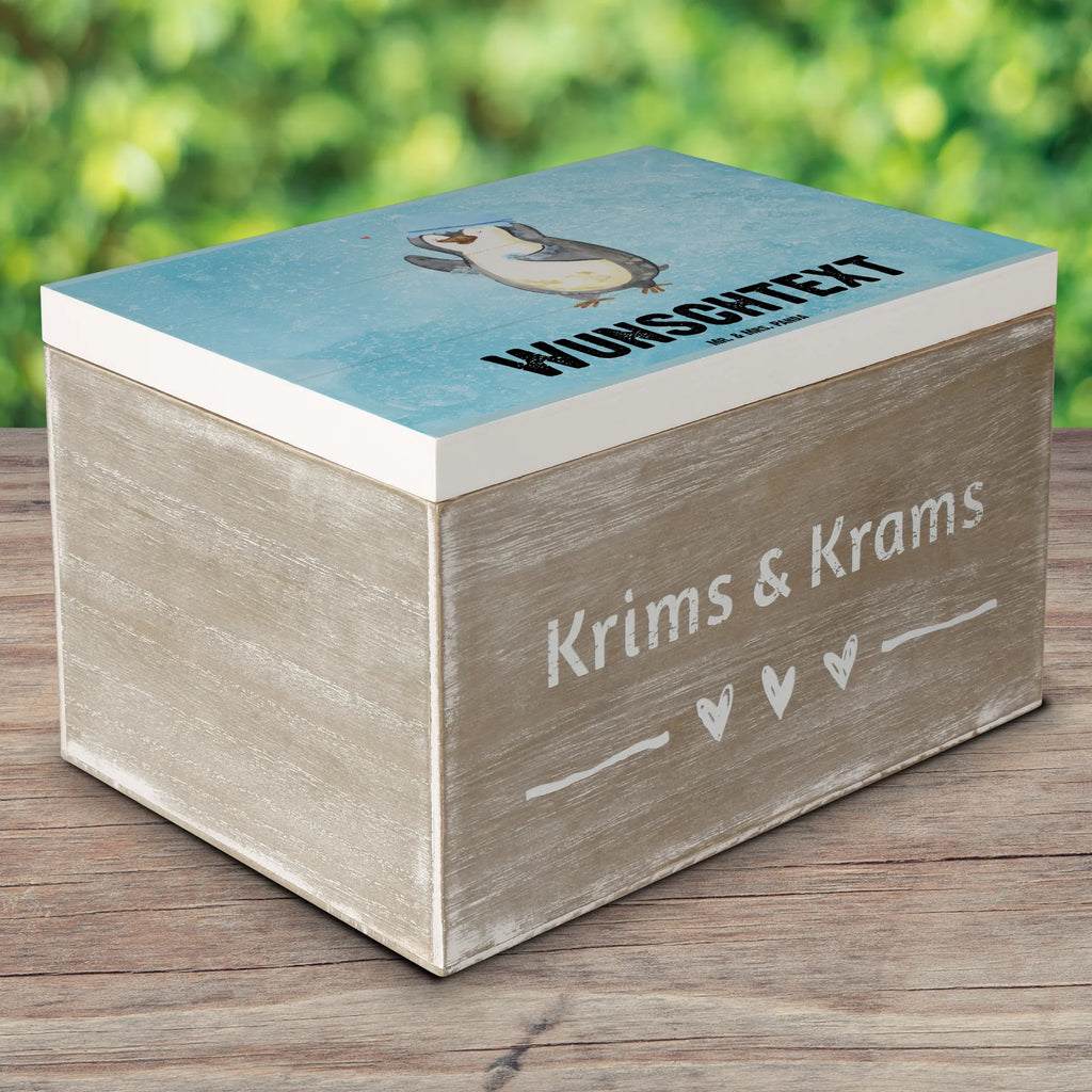 Personalisierte Holzkiste Pinguin duscht Holzkiste mit Namen, Kiste mit Namen, Schatzkiste mit Namen, Truhe mit Namen, Schatulle mit Namen, Erinnerungsbox mit Namen, Erinnerungskiste, mit Namen, Dekokiste mit Namen, Aufbewahrungsbox mit Namen, Holzkiste Personalisiert, Kiste Personalisiert, Schatzkiste Personalisiert, Truhe Personalisiert, Schatulle Personalisiert, Erinnerungsbox Personalisiert, Erinnerungskiste Personalisiert, Dekokiste Personalisiert, Aufbewahrungsbox Personalisiert, Geschenkbox personalisiert, GEschenkdose personalisiert, Pinguin, Pinguine, Dusche, duschen, Lebensmotto, Motivation, Neustart, Neuanfang, glücklich sein