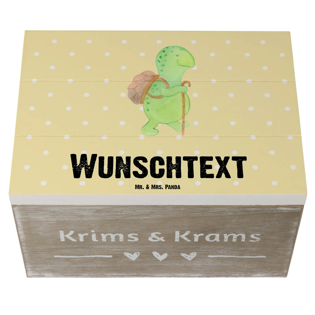 Personalisierte Holzkiste Schildkröte Wanderer Holzkiste mit Namen, Kiste mit Namen, Schatzkiste mit Namen, Truhe mit Namen, Schatulle mit Namen, Erinnerungsbox mit Namen, Erinnerungskiste, mit Namen, Dekokiste mit Namen, Aufbewahrungsbox mit Namen, Holzkiste Personalisiert, Kiste Personalisiert, Schatzkiste Personalisiert, Truhe Personalisiert, Schatulle Personalisiert, Erinnerungsbox Personalisiert, Erinnerungskiste Personalisiert, Dekokiste Personalisiert, Aufbewahrungsbox Personalisiert, Geschenkbox personalisiert, GEschenkdose personalisiert, Schildkröte, Schildkröten, Motivation, Motivationsspruch, Motivationssprüche, Neuanfang