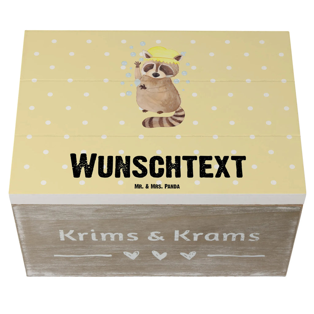 Personalisierte Holzkiste Waschbär Holzkiste mit Namen, Kiste mit Namen, Schatzkiste mit Namen, Truhe mit Namen, Schatulle mit Namen, Erinnerungsbox mit Namen, Erinnerungskiste, mit Namen, Dekokiste mit Namen, Aufbewahrungsbox mit Namen, Holzkiste Personalisiert, Kiste Personalisiert, Schatzkiste Personalisiert, Truhe Personalisiert, Schatulle Personalisiert, Erinnerungsbox Personalisiert, Erinnerungskiste Personalisiert, Dekokiste Personalisiert, Aufbewahrungsbox Personalisiert, Geschenkbox personalisiert, GEschenkdose personalisiert, Tiermotive, Gute Laune, lustige Sprüche, Tiere, Waschbär, Tagträumen, Plan, Fröhlich, waschen, Seifenblasen