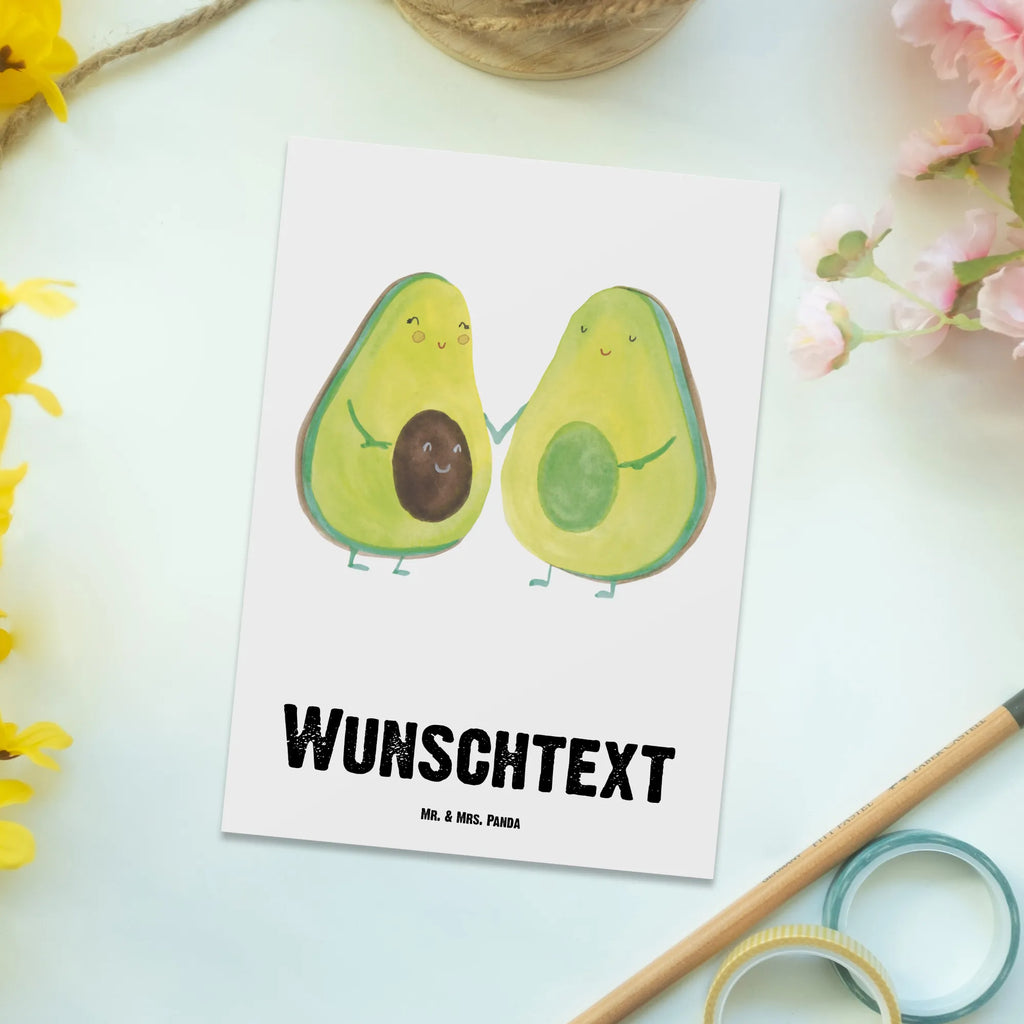 Personalisierte Postkarte Avocado Pärchen Postkarte mit Namen, Postkarte bedrucken, Postkarte mit Wunschtext, Postkarte personalisierbar, Geschenkkarte mit Namen, Grußkarte mit Namen, Karte mit Namen, Einladung mit Namen, Ansichtskarte mit Namen, Geschenkkarte mit Wunschtext, Grußkarte mit Wunschtext, Karte mit Wunschtext, Einladung mit Wunschtext, Ansichtskarte mit Wunschtext, Avocado, Veggie, Vegan, Gesund, Avocuddle, Liebe, Schwangerschaft, Familie, Babyshower, Babyparty, Hochzeit, Kinder, Avocados, Geburt