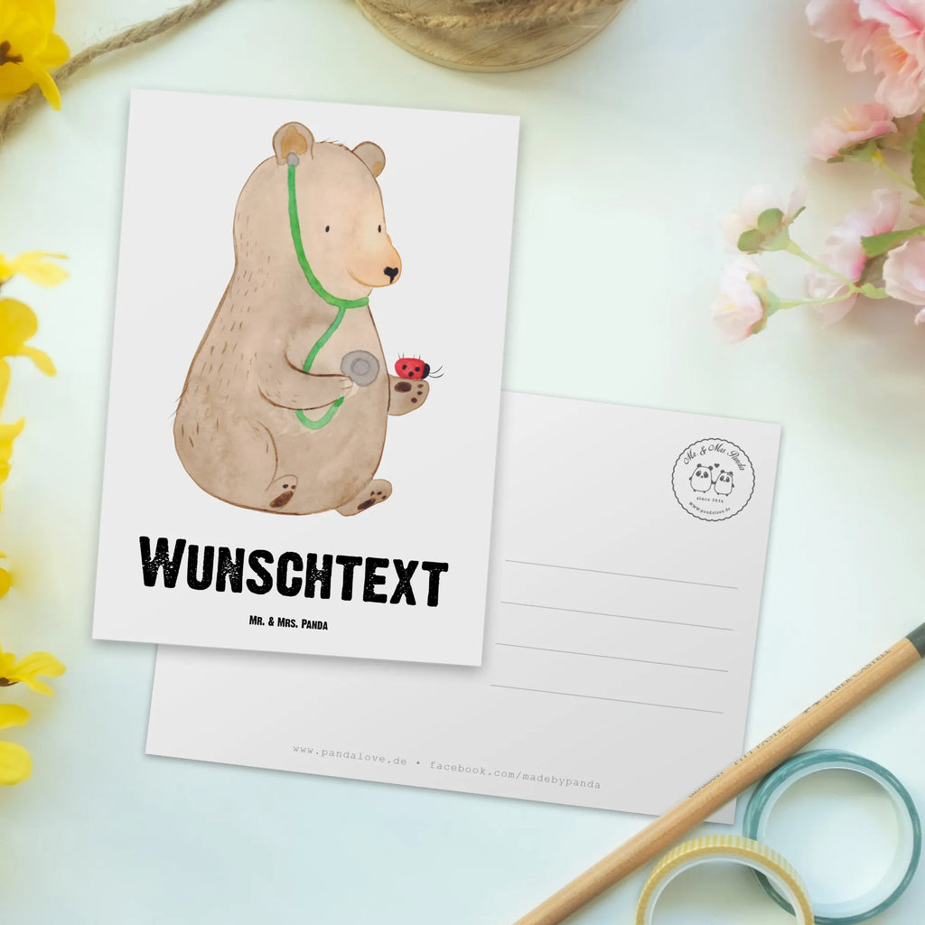 Personalisierte Postkarte Bär Arzt Postkarte mit Namen, Postkarte bedrucken, Postkarte mit Wunschtext, Postkarte personalisierbar, Geschenkkarte mit Namen, Grußkarte mit Namen, Karte mit Namen, Einladung mit Namen, Ansichtskarte mit Namen, Geschenkkarte mit Wunschtext, Grußkarte mit Wunschtext, Karte mit Wunschtext, Einladung mit Wunschtext, Ansichtskarte mit Wunschtext, Bär, Teddy, Teddybär, Arzt, Ärztin, Doktor, Professor, Doktorin, Professorin