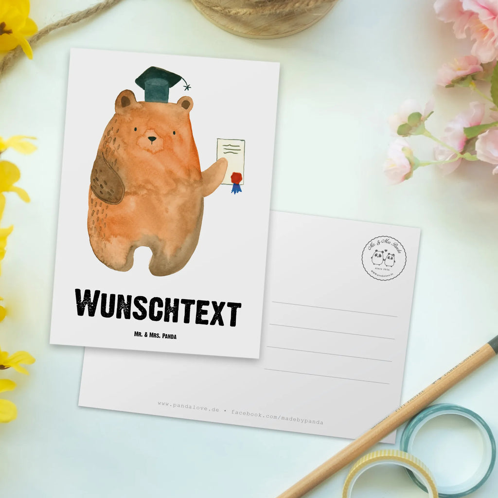 Personalisierte Postkarte Prüfungsbär Postkarte mit Namen, Postkarte bedrucken, Postkarte mit Wunschtext, Postkarte personalisierbar, Geschenkkarte mit Namen, Grußkarte mit Namen, Karte mit Namen, Einladung mit Namen, Ansichtskarte mit Namen, Geschenkkarte mit Wunschtext, Grußkarte mit Wunschtext, Karte mit Wunschtext, Einladung mit Wunschtext, Ansichtskarte mit Wunschtext, Bär, Teddy, Teddybär, Abitur, Prüfungen, Prüfung bestanden, Abschluss, Zeugnis, Abschlusszeugnis