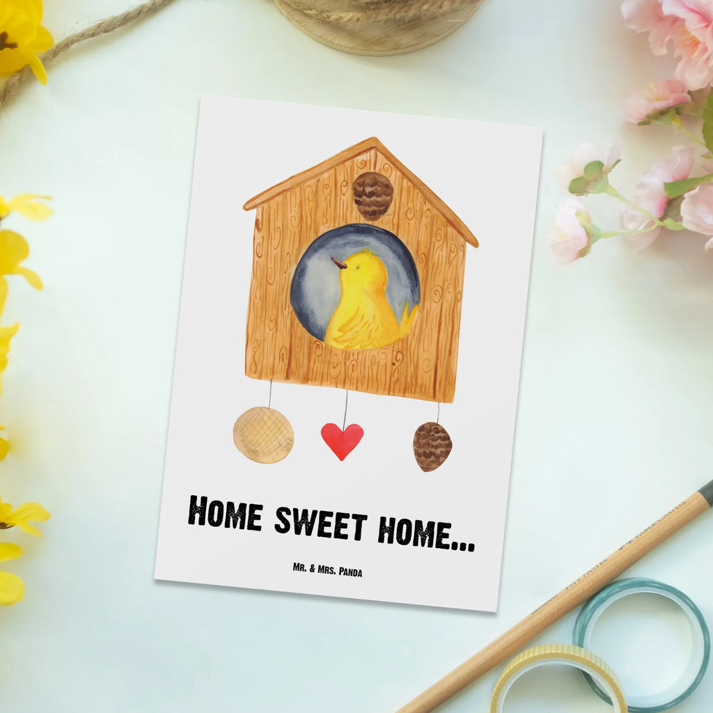 Personalisierte Postkarte Vogelhaus sweet Home Postkarte mit Namen, Postkarte bedrucken, Postkarte mit Wunschtext, Postkarte personalisierbar, Geschenkkarte mit Namen, Grußkarte mit Namen, Karte mit Namen, Einladung mit Namen, Ansichtskarte mit Namen, Geschenkkarte mit Wunschtext, Grußkarte mit Wunschtext, Karte mit Wunschtext, Einladung mit Wunschtext, Ansichtskarte mit Wunschtext, Tiermotive, Gute Laune, lustige Sprüche, Tiere, Vogelhaus, Vogel, Home sweet Home, Einzug, Umzug, Geschenk, Einzugsgeschenk, Hausbau, Haus