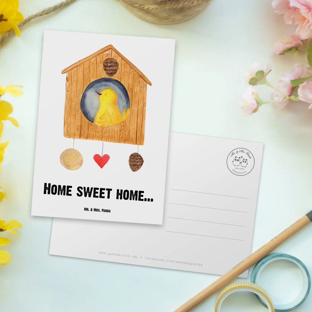 Personalisierte Postkarte Vogelhaus sweet Home Postkarte mit Namen, Postkarte bedrucken, Postkarte mit Wunschtext, Postkarte personalisierbar, Geschenkkarte mit Namen, Grußkarte mit Namen, Karte mit Namen, Einladung mit Namen, Ansichtskarte mit Namen, Geschenkkarte mit Wunschtext, Grußkarte mit Wunschtext, Karte mit Wunschtext, Einladung mit Wunschtext, Ansichtskarte mit Wunschtext, Tiermotive, Gute Laune, lustige Sprüche, Tiere, Vogelhaus, Vogel, Home sweet Home, Einzug, Umzug, Geschenk, Einzugsgeschenk, Hausbau, Haus