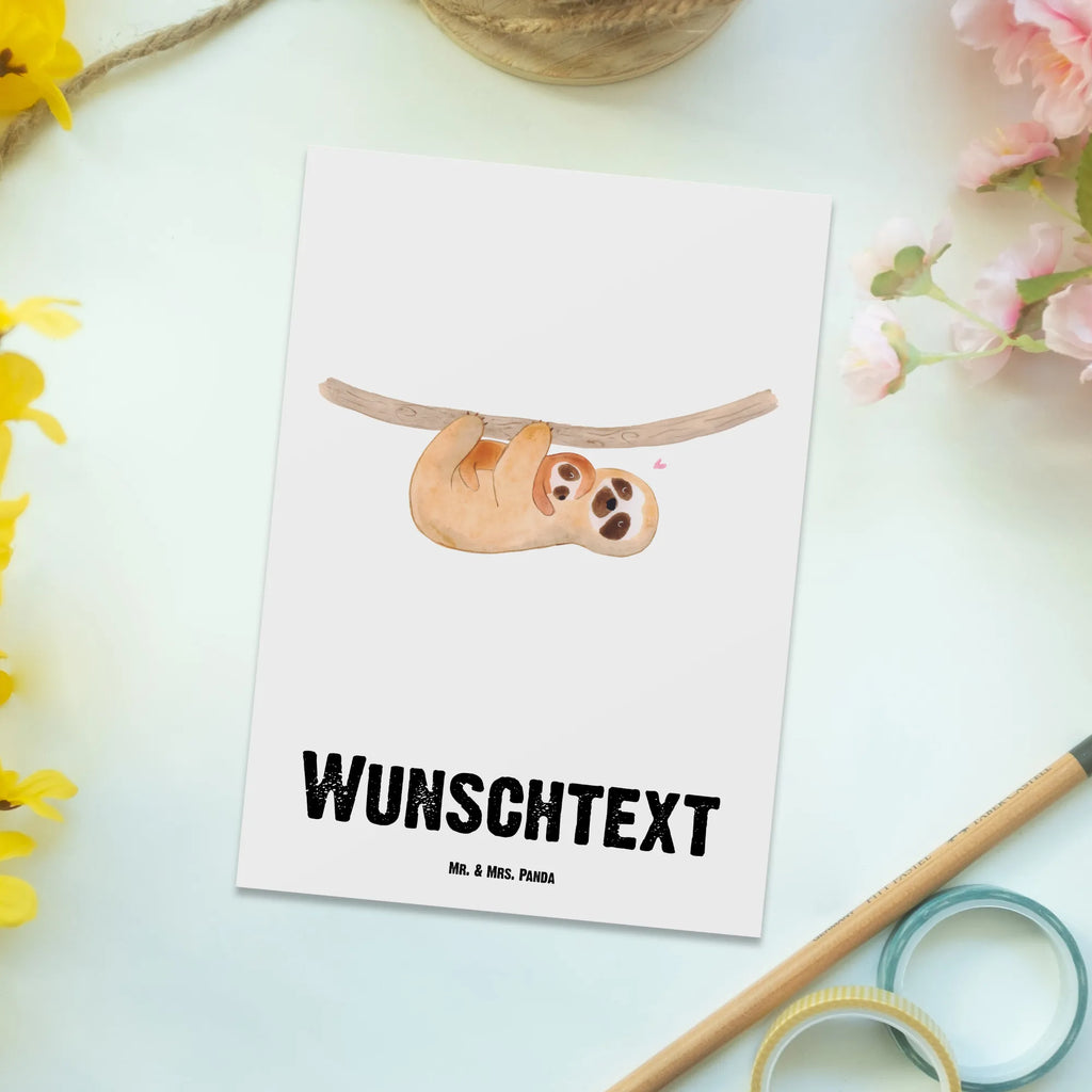 Personalisierte Postkarte Faultier mit Kind Postkarte mit Namen, Postkarte bedrucken, Postkarte mit Wunschtext, Postkarte personalisierbar, Geschenkkarte mit Namen, Grußkarte mit Namen, Karte mit Namen, Einladung mit Namen, Ansichtskarte mit Namen, Geschenkkarte mit Wunschtext, Grußkarte mit Wunschtext, Karte mit Wunschtext, Einladung mit Wunschtext, Ansichtskarte mit Wunschtext, Faultier, Faultier Geschenk, Faultier Deko, Kind, Baby, Liebe, Mutter, Mama, Geburt, Kinder, Faulheit, Spaß, Niedlichkeit