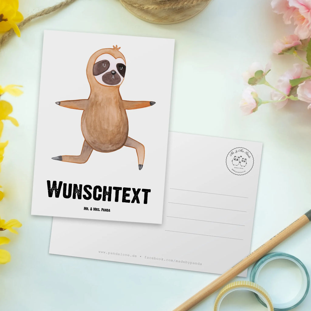 Personalisierte Postkarte Faultier  Yoga Postkarte mit Namen, Postkarte bedrucken, Postkarte mit Wunschtext, Postkarte personalisierbar, Geschenkkarte mit Namen, Grußkarte mit Namen, Karte mit Namen, Einladung mit Namen, Ansichtskarte mit Namen, Geschenkkarte mit Wunschtext, Grußkarte mit Wunschtext, Karte mit Wunschtext, Einladung mit Wunschtext, Ansichtskarte mit Wunschtext, Faultier, Faultier Geschenk, Faultier Deko, Faultiere, faul, Lieblingstier, Yoga, Namaste, Krieger, Yogaübungen, Meditation, Atmung, Gelassenheit, Entspannung